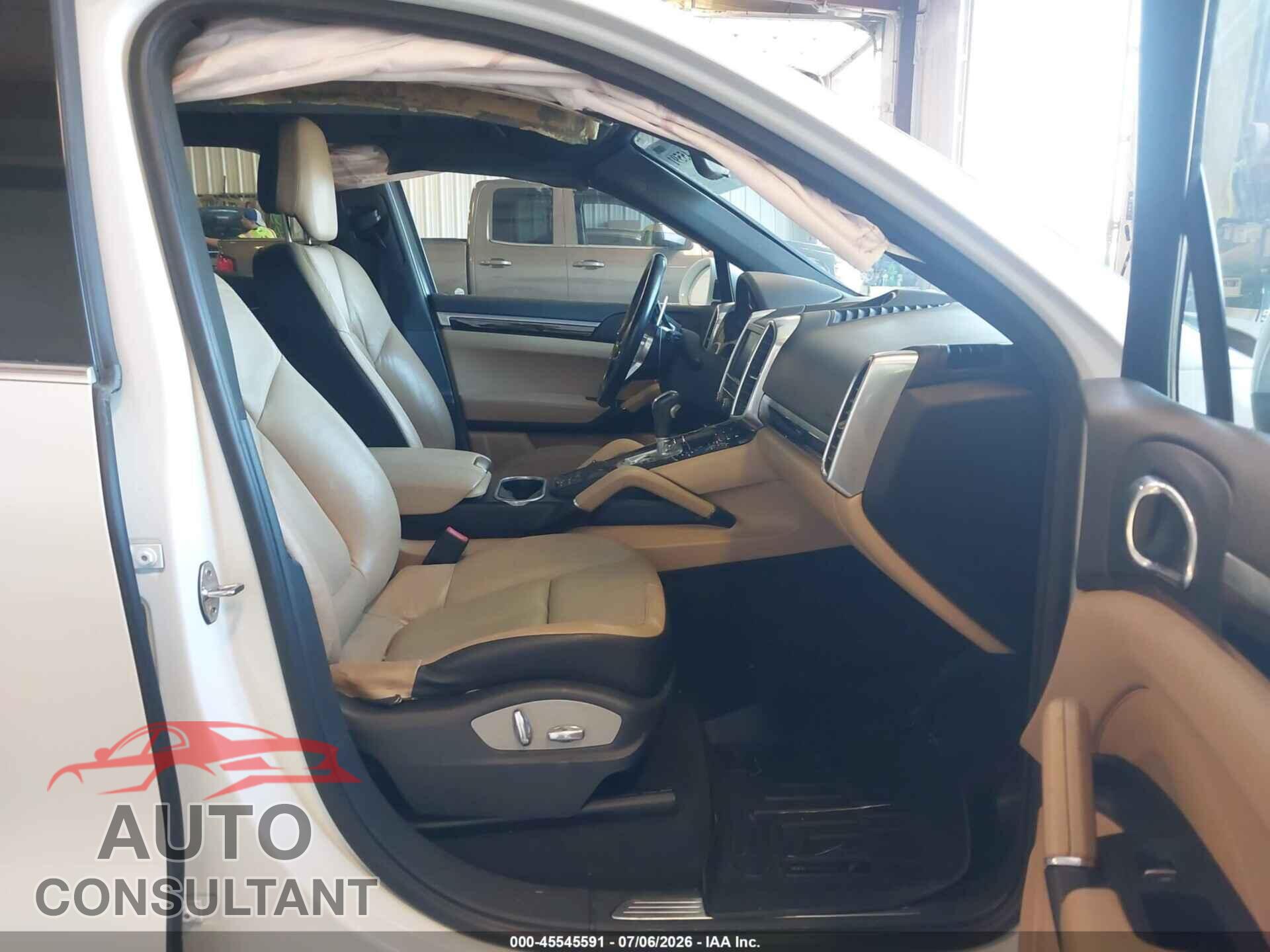 PORSCHE CAYENNE 2016 - WP1AA2A28GKA12052