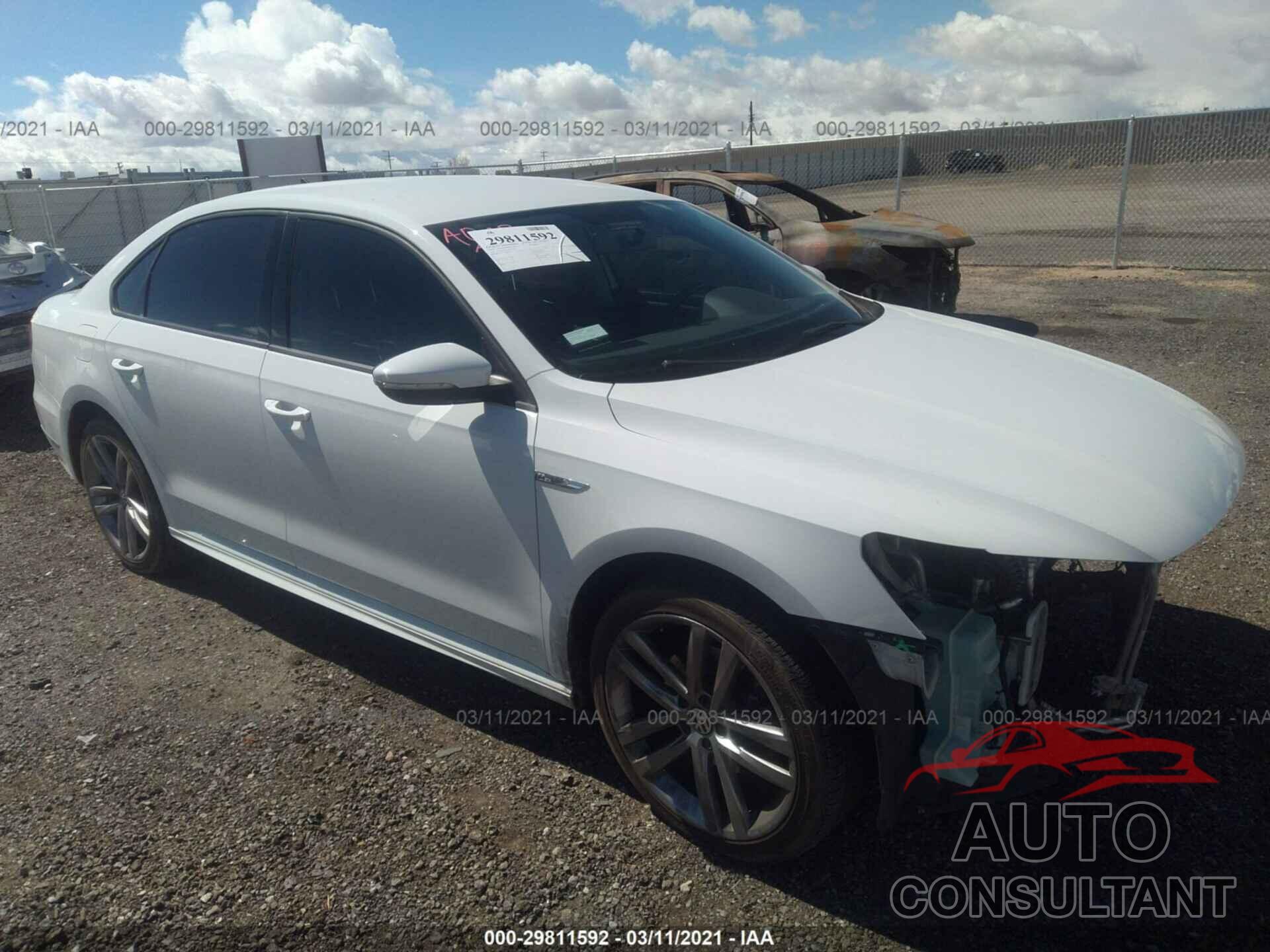 VOLKSWAGEN PASSAT 2018 - 1VWAA7A32JC013316
