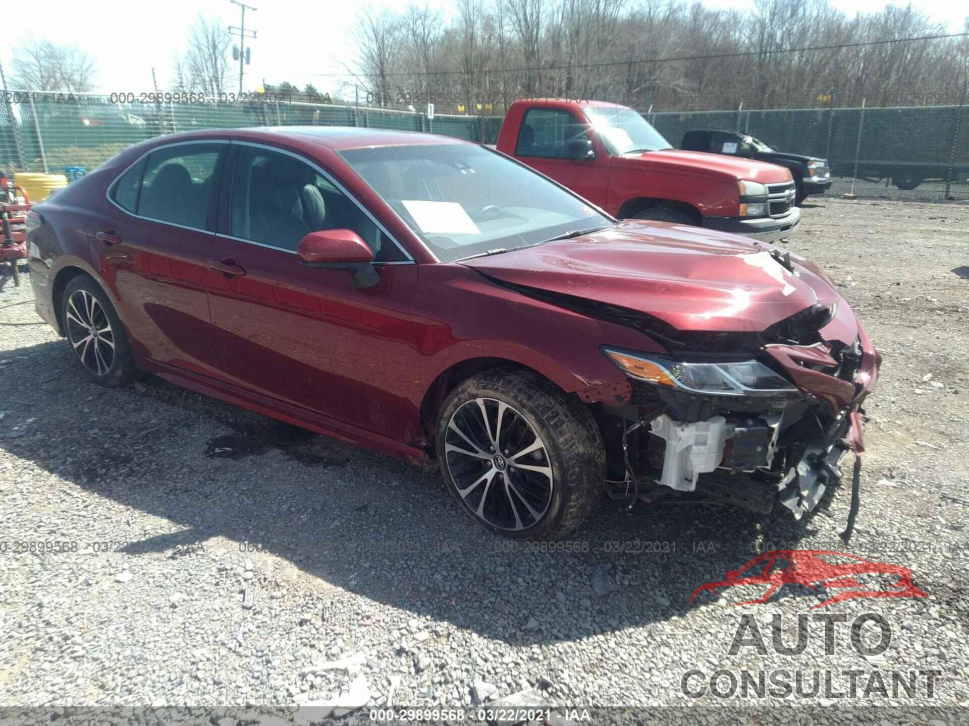 TOYOTA CAMRY 2018 - 4T1B11HK8JU647754
