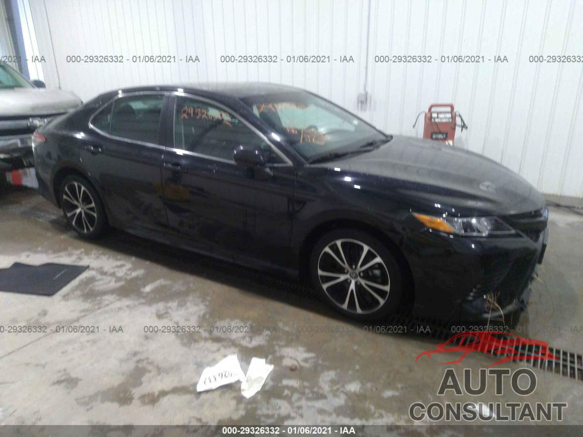 TOYOTA CAMRY 2018 - 4T1B11HK1JU078116