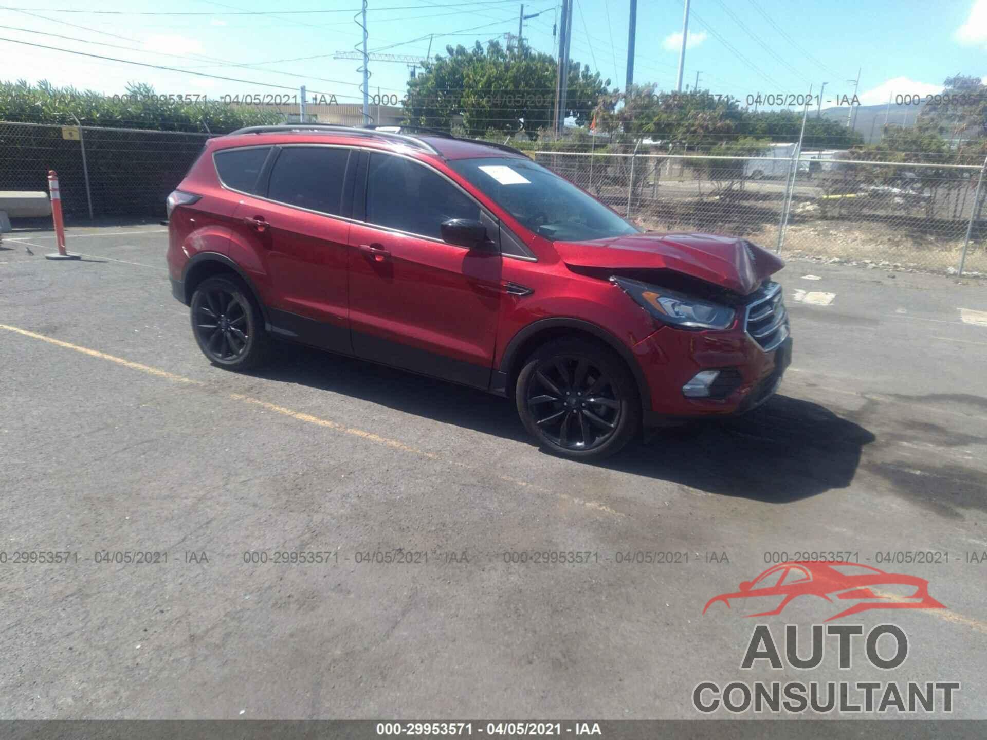 FORD ESCAPE 2017 - 1FMCU0GD5HUD12597