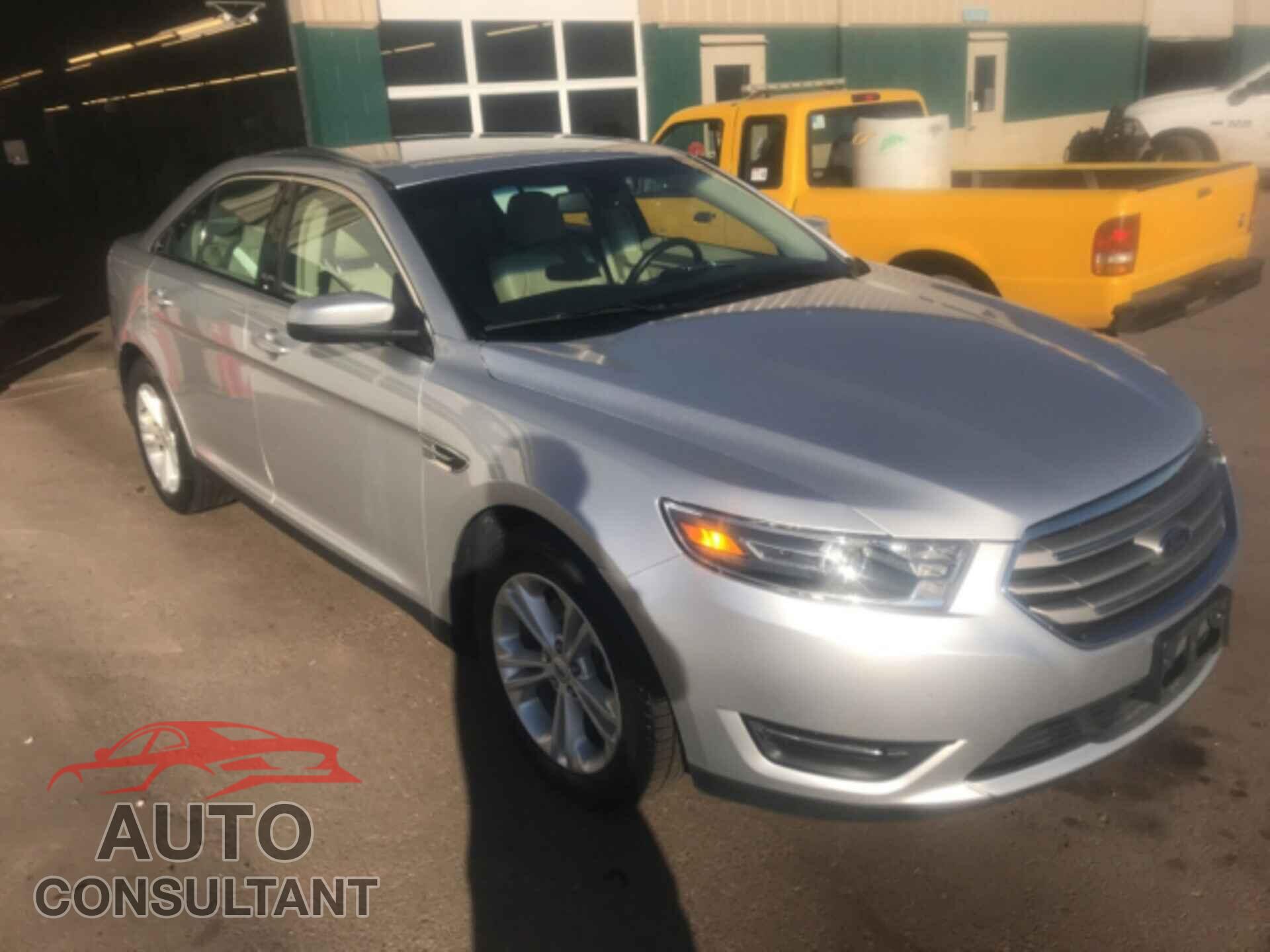 FORD TAURUS 2017 - 1FAHP2H82HG111663