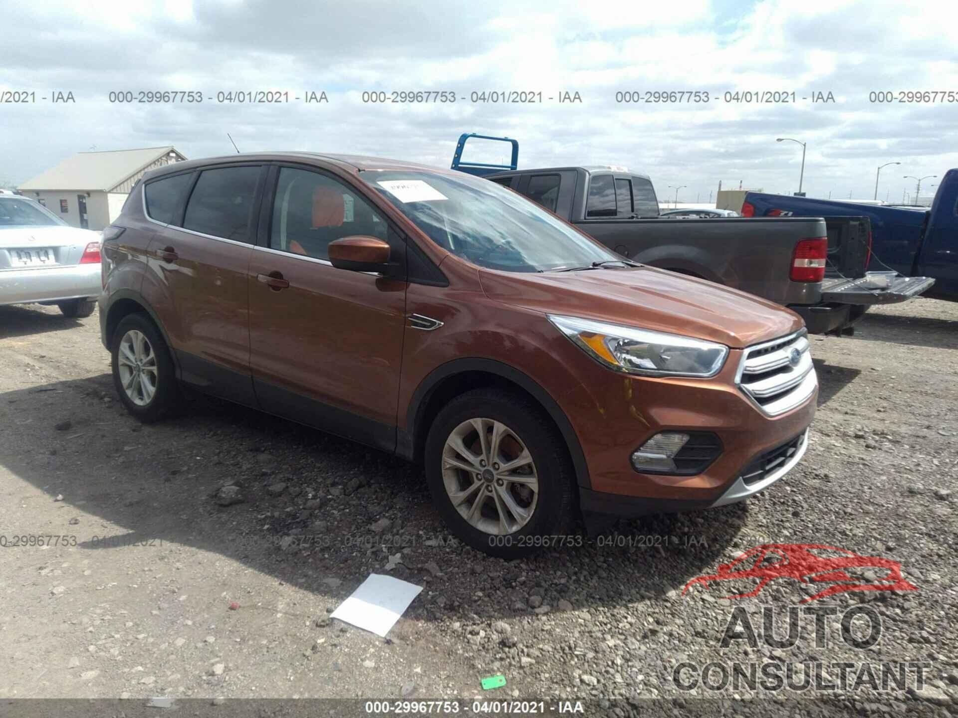 FORD ESCAPE 2017 - 1FMCU0G99HUA59618