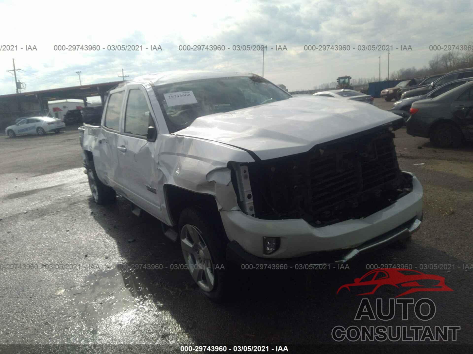 CHEVROLET SILVERADO 1500 2018 - 3GCUKREC8JG548909