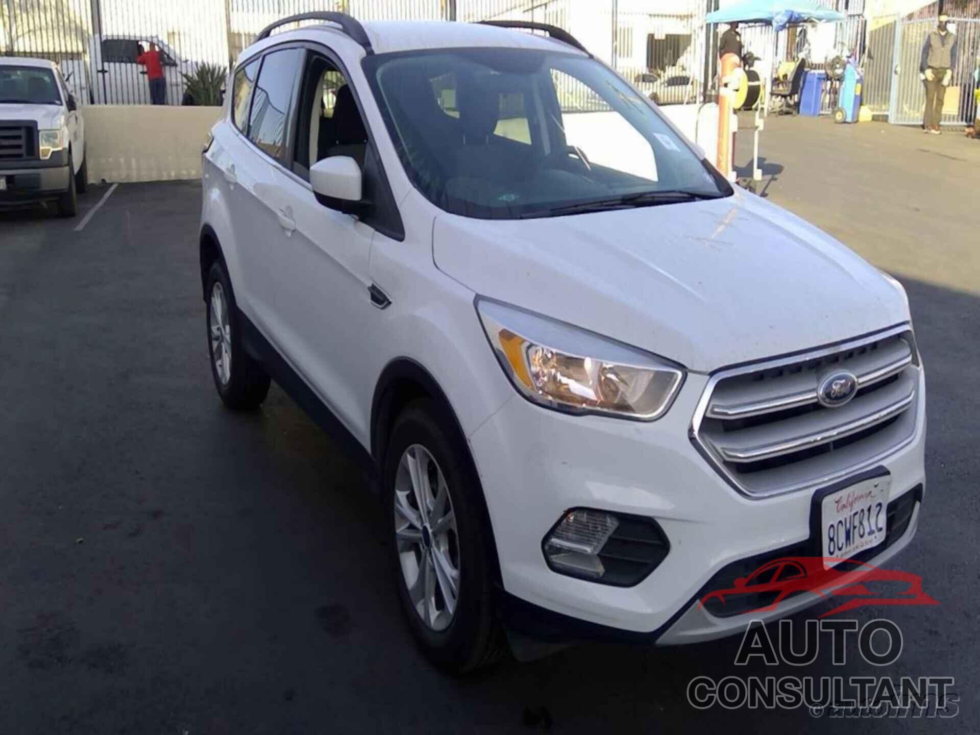 FORD ESCAPE 2018 - 1FMCU0GDXJUC13456