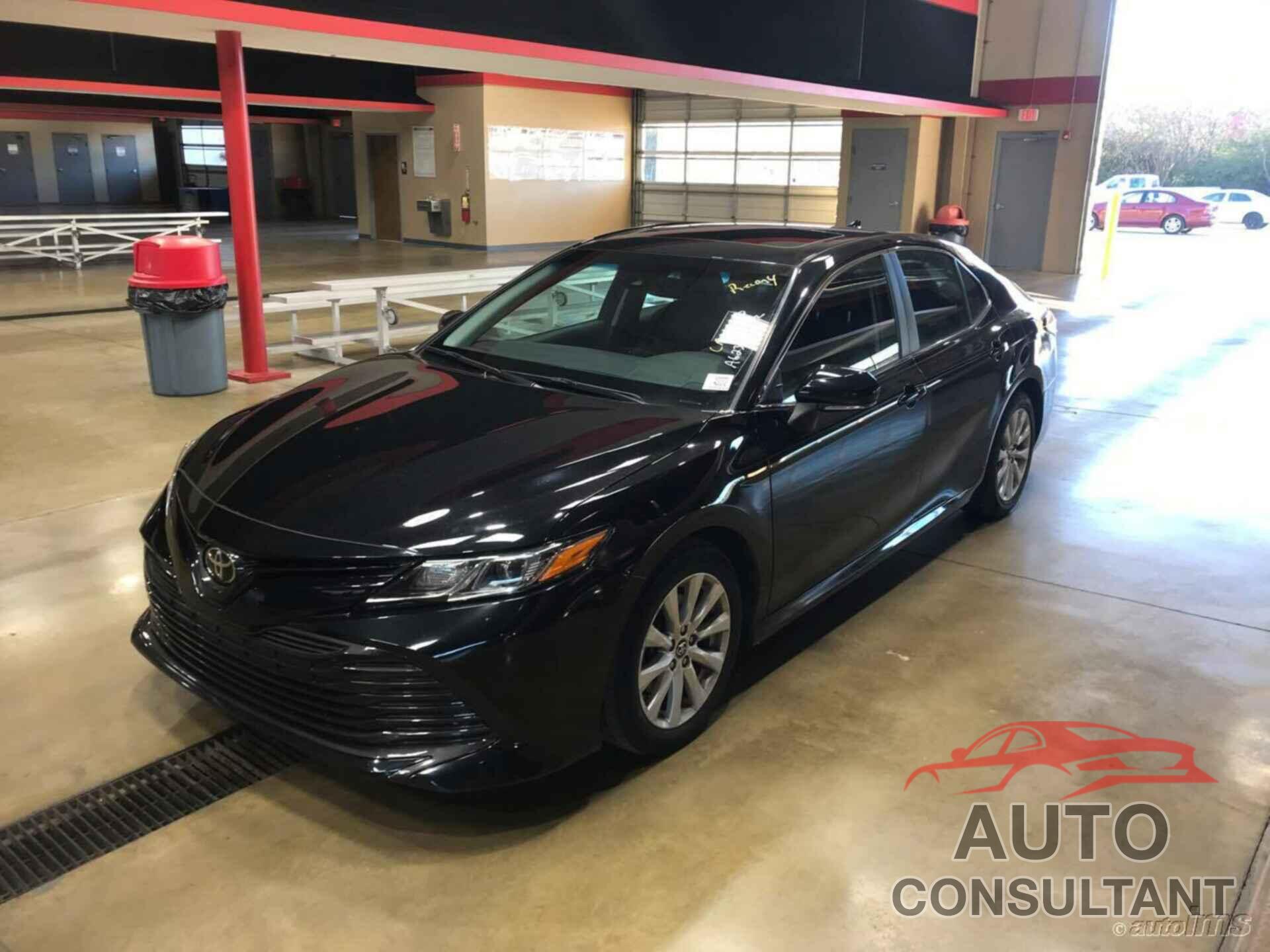 TOYOTA CAMRY 2018 - 4T1B11HK1JU541422