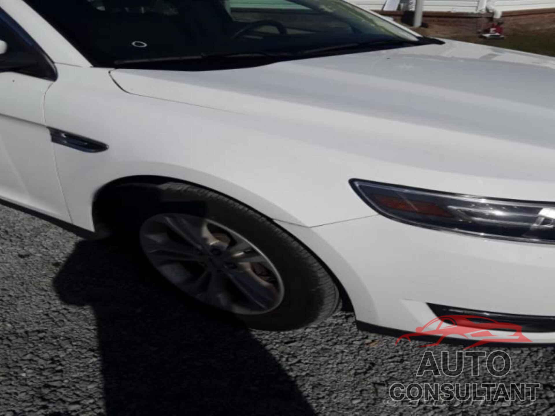 FORD TAURUS 2018 - 1FAHP2E81JG119182