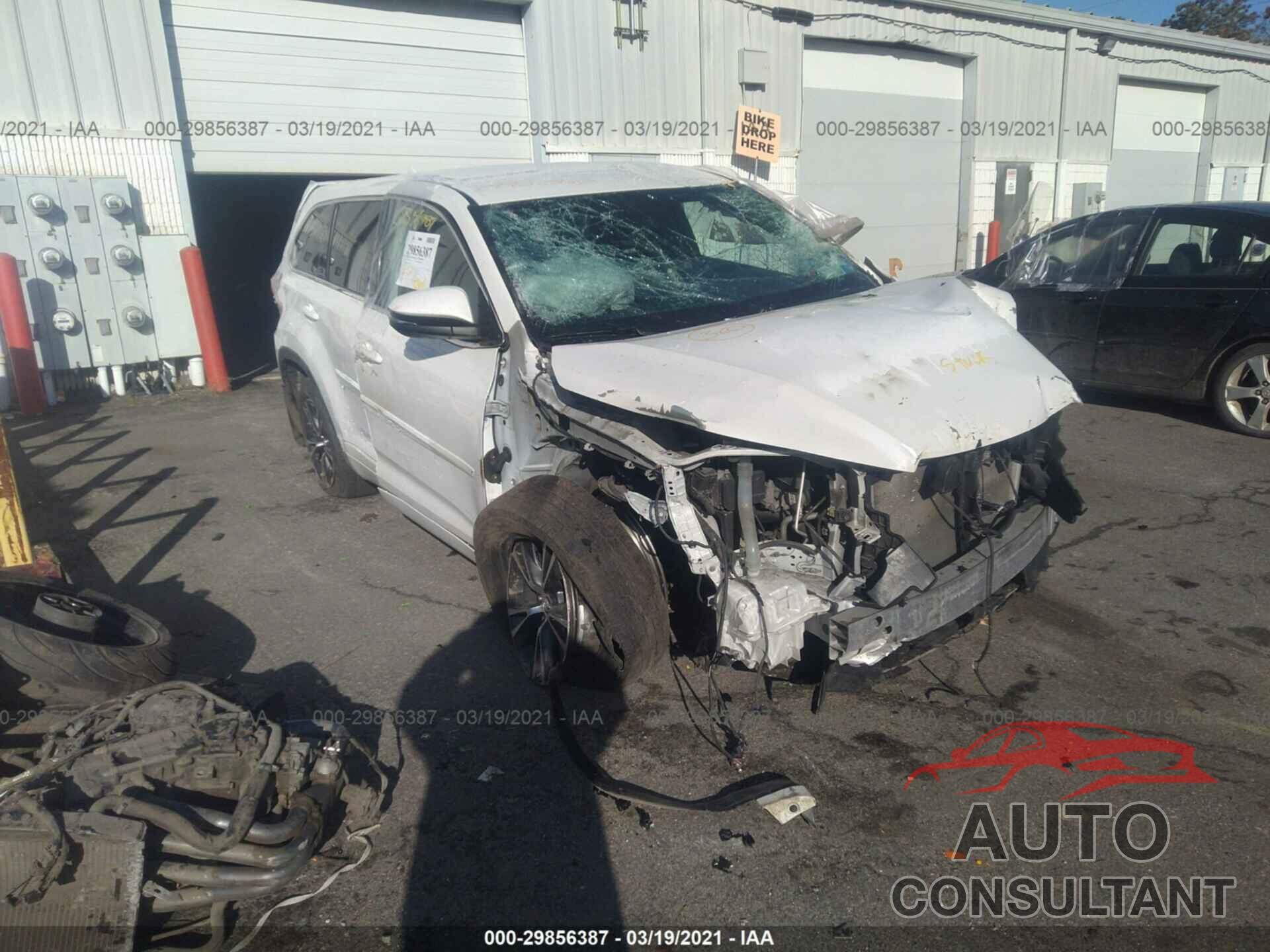 TOYOTA HIGHLANDER 2018 - 5TDBZRFH1JS845096