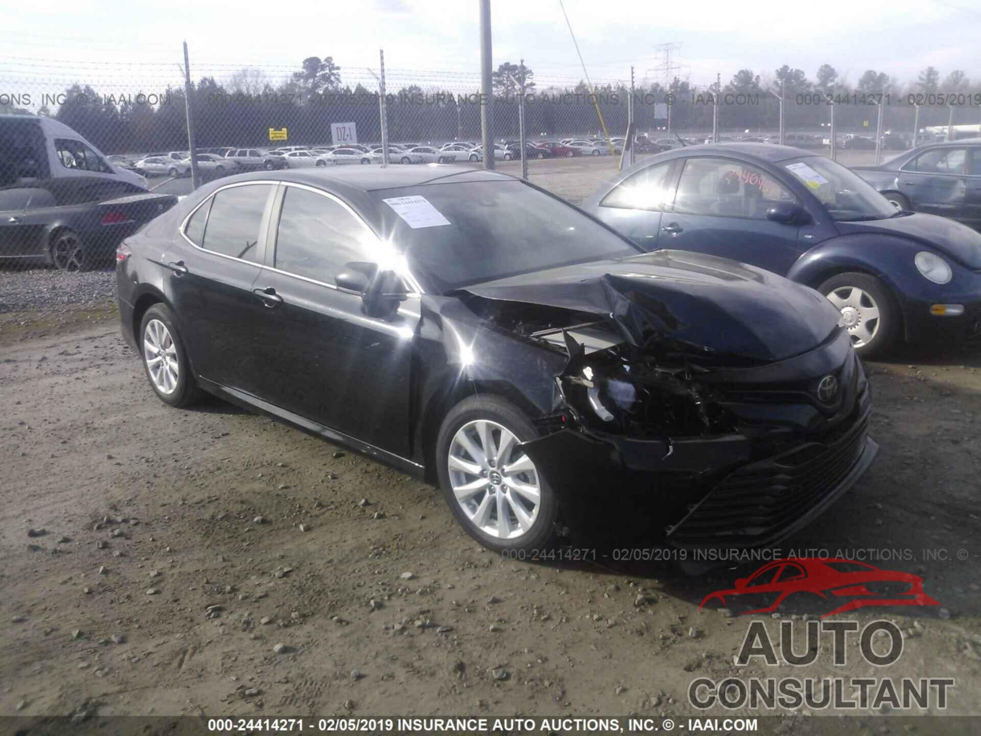 TOYOTA CAMRY 2018 - 4T1B11HK3JU158985