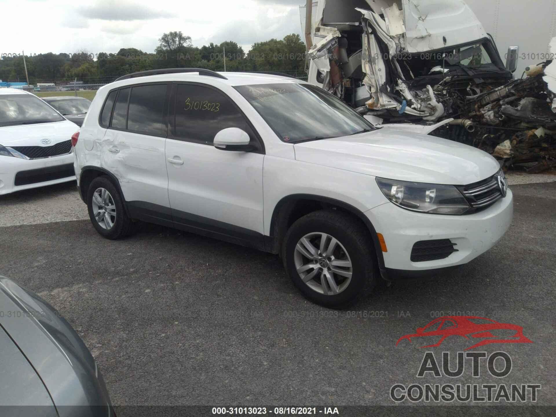 VOLKSWAGEN TIGUAN 2016 - WVGBV7AX2GW511937