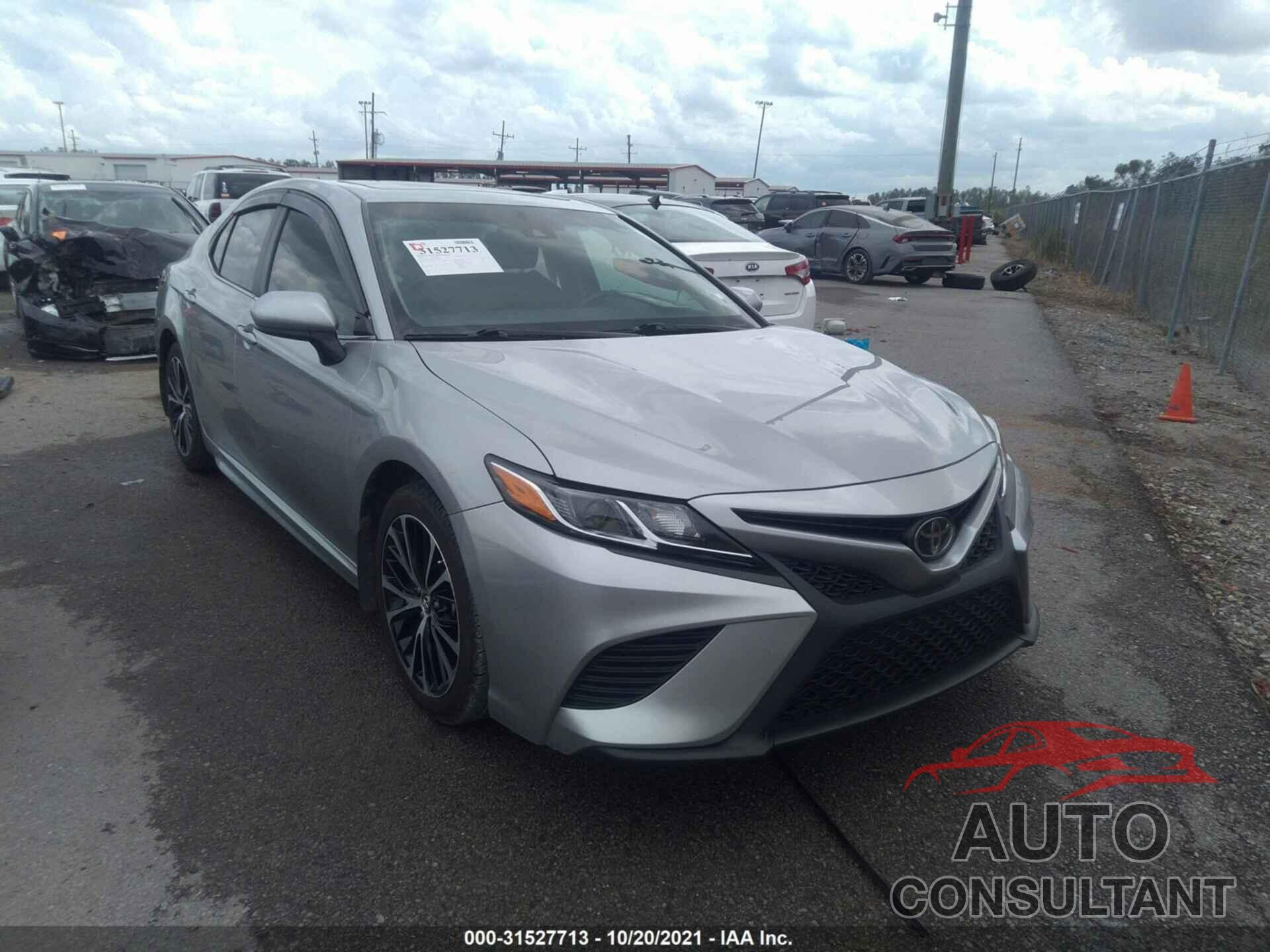 TOYOTA CAMRY 2018 - 4T1B11HK5JU582054