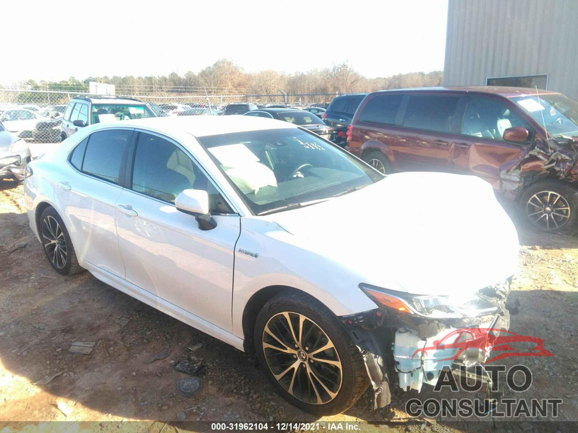 TOYOTA CAMRY 2018 - 4T1B21HK8JU006133
