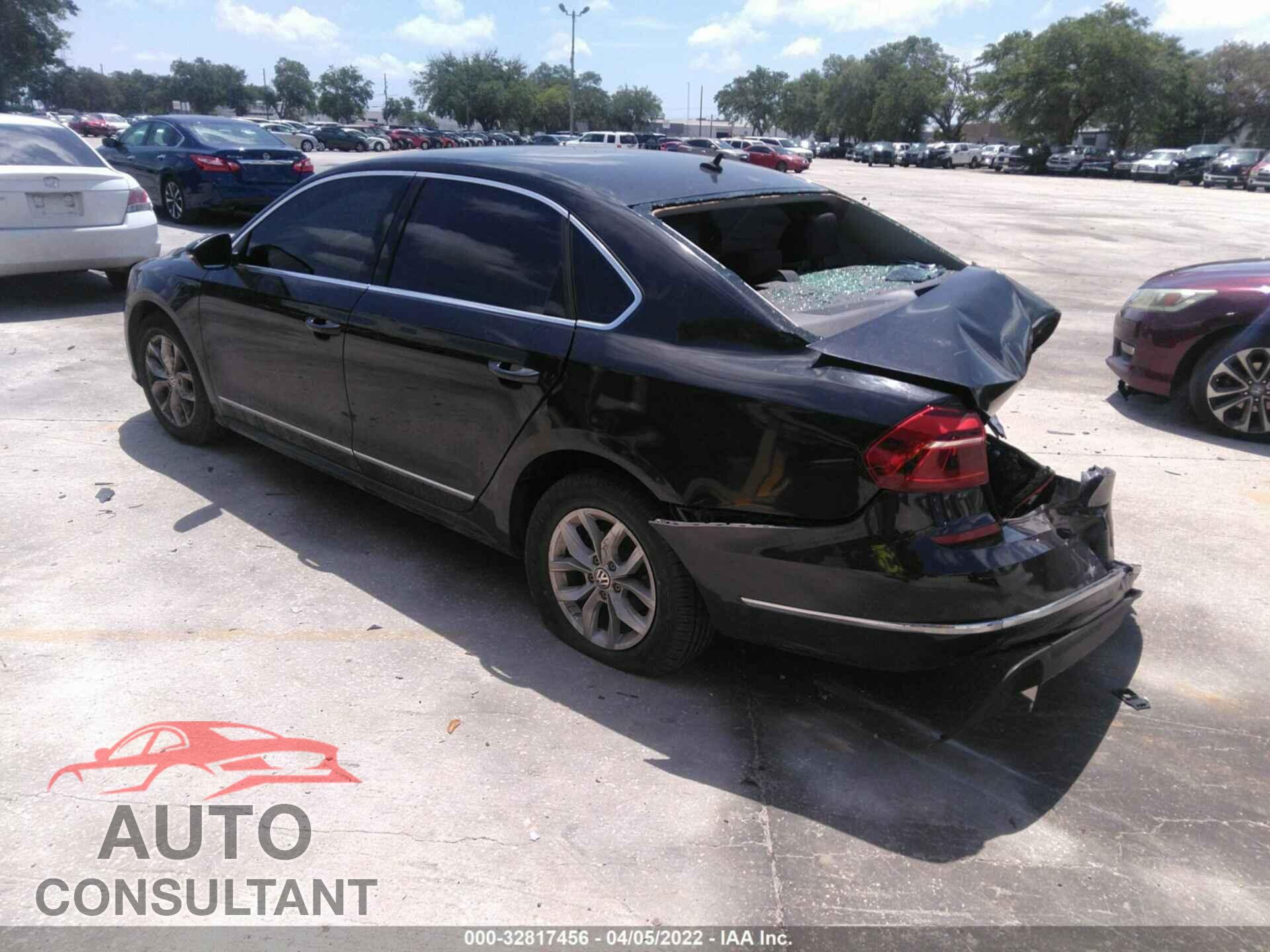 VOLKSWAGEN PASSAT 2017 - 1VWAT7A31HC054007