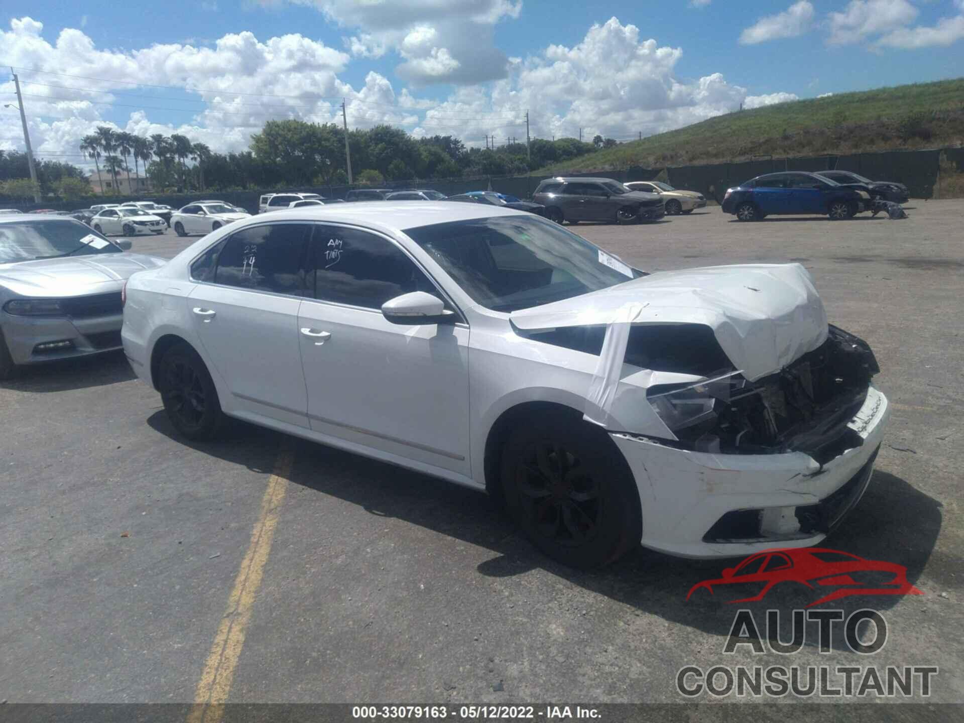 VOLKSWAGEN PASSAT 2016 - 1VWAT7A35GC022708