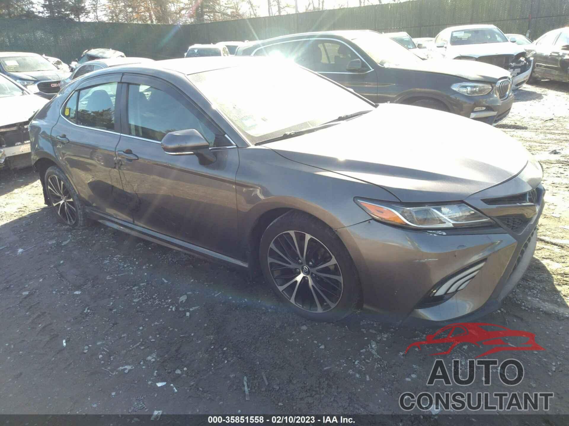 TOYOTA CAMRY 2018 - 4T1B11HK1JU522529