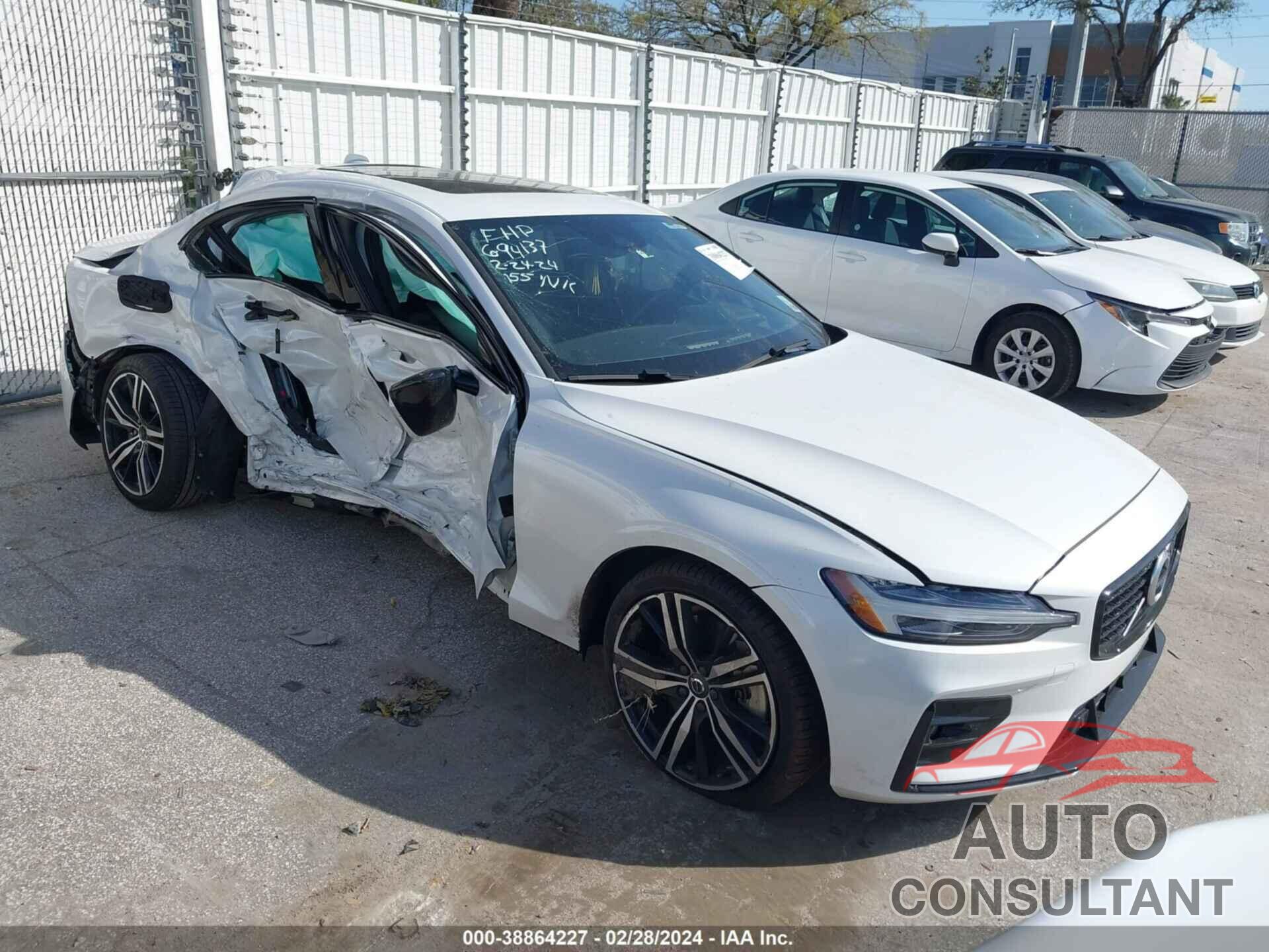 VOLVO S60 2021 - 7JRA22TM3MG092468