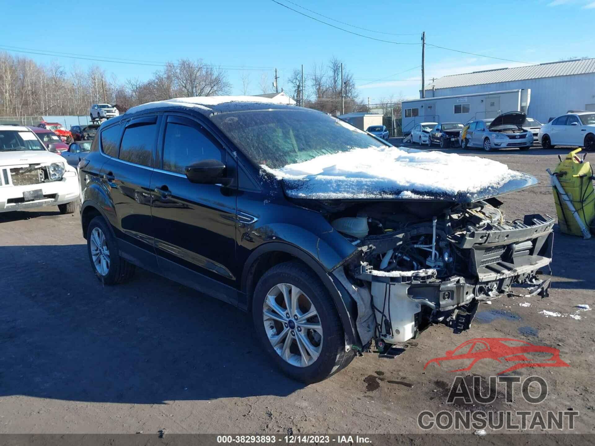 FORD ESCAPE 2017 - 1FMCU9GD3HUE00505