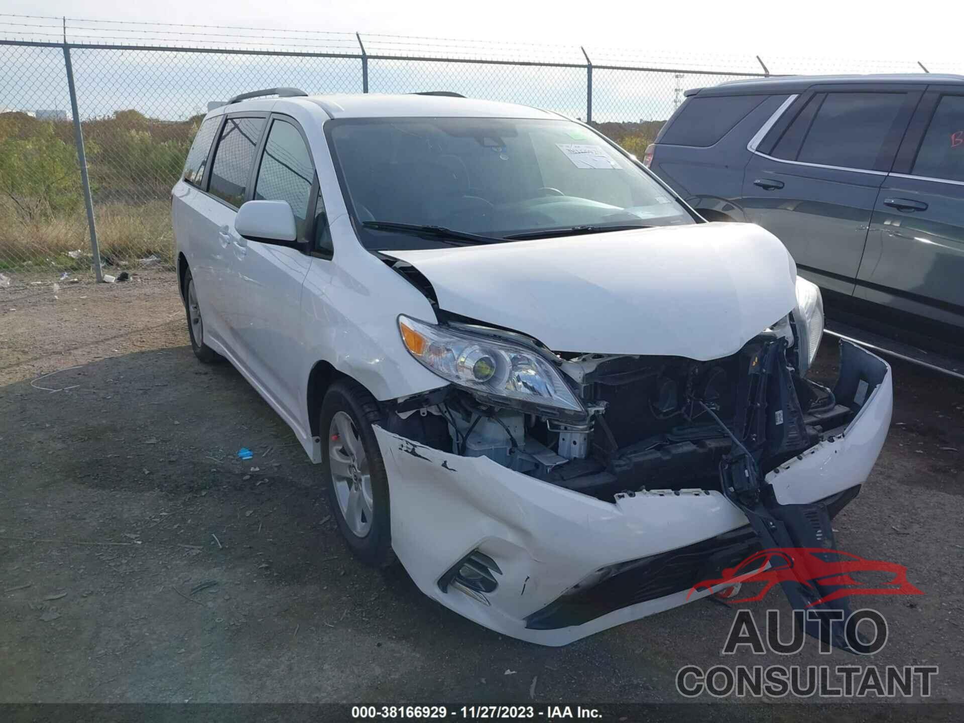 TOYOTA SIENNA 2018 - 5TDKZ3DC5JS942774