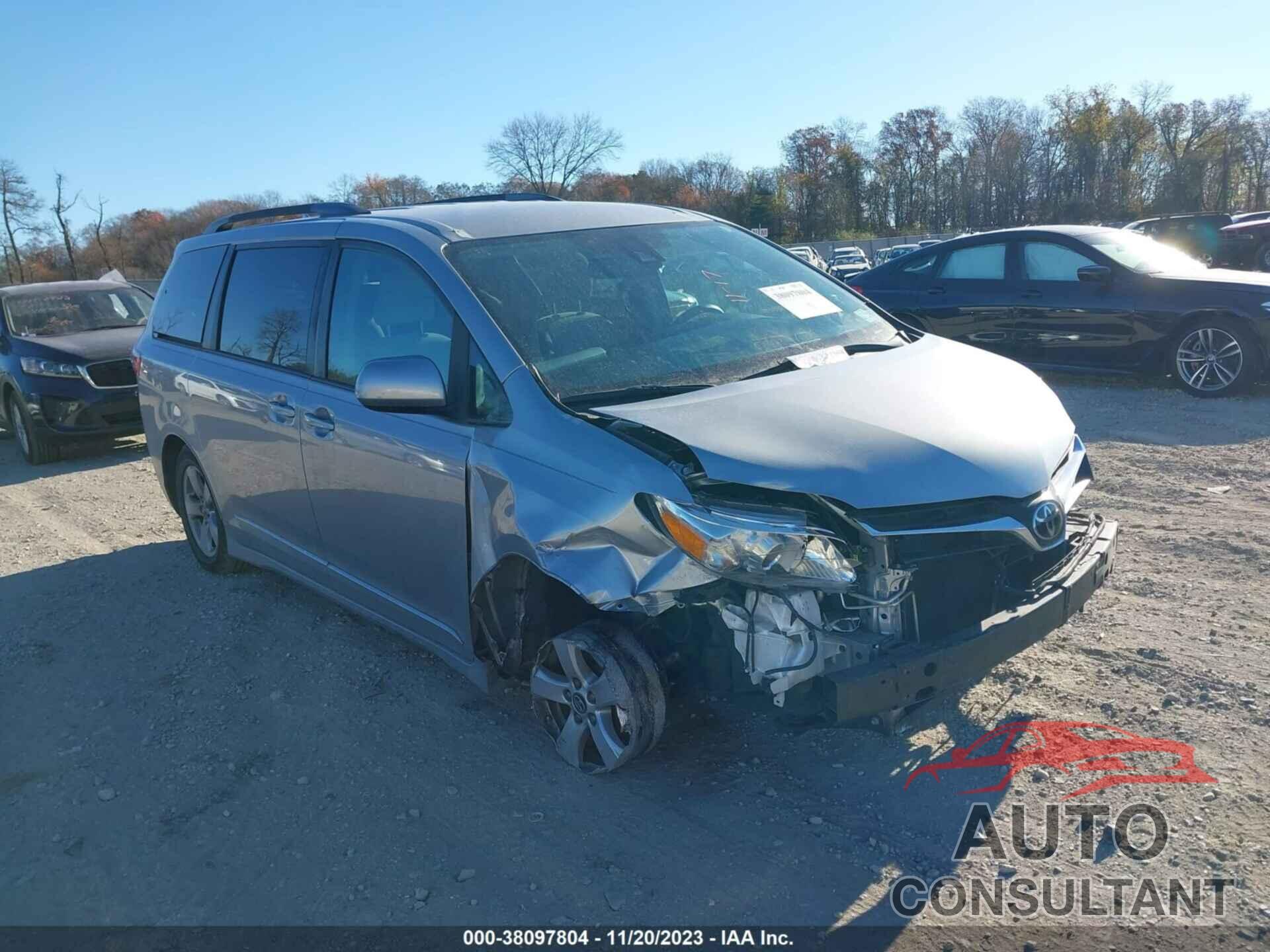 TOYOTA SIENNA 2018 - 5TDKZ3DC3JS955944