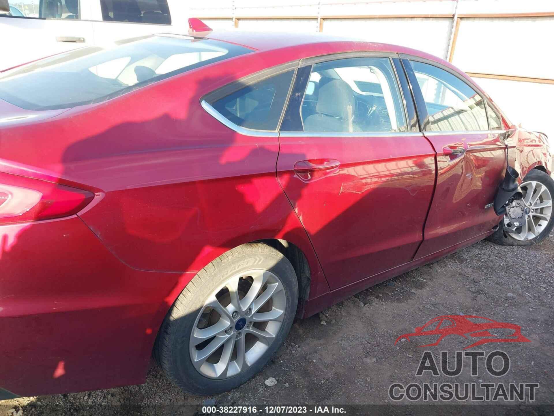 FORD FUSION HYBRID 2019 - 3FA6P0LU9KR204891