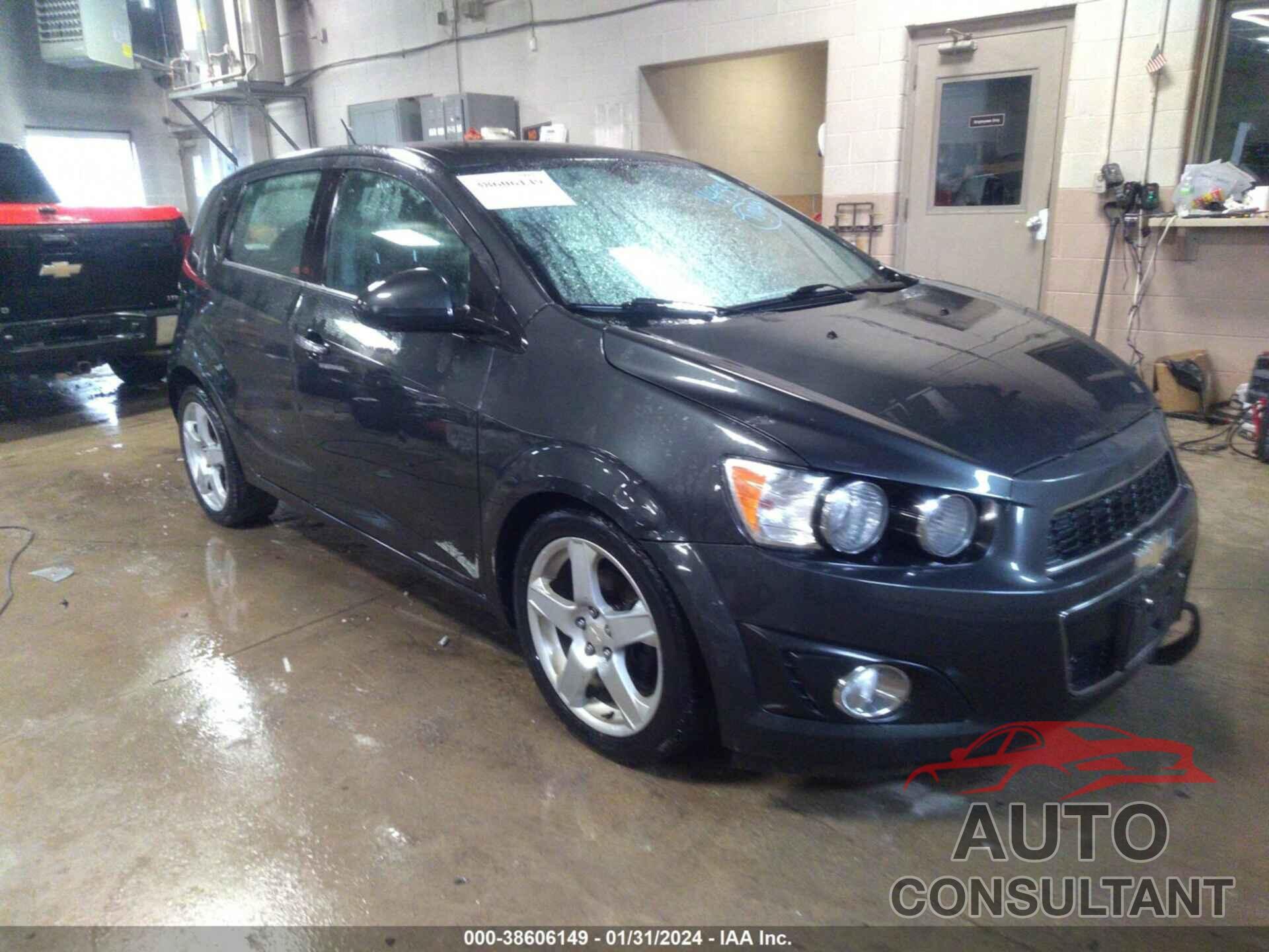 CHEVROLET SONIC 2016 - 1G1JE6SB5G4149331