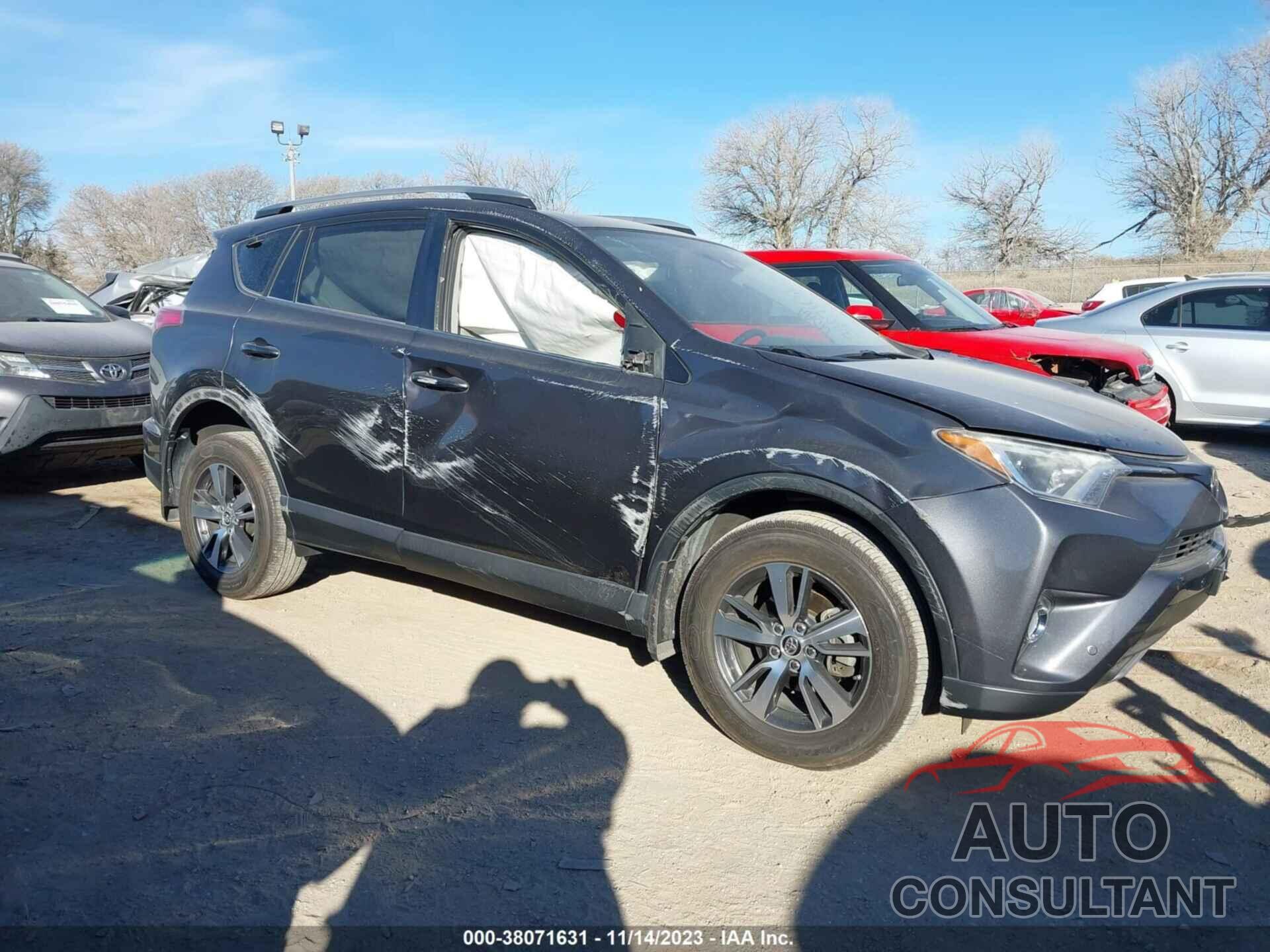 TOYOTA RAV4 2017 - JTMRFREV8HJ131567