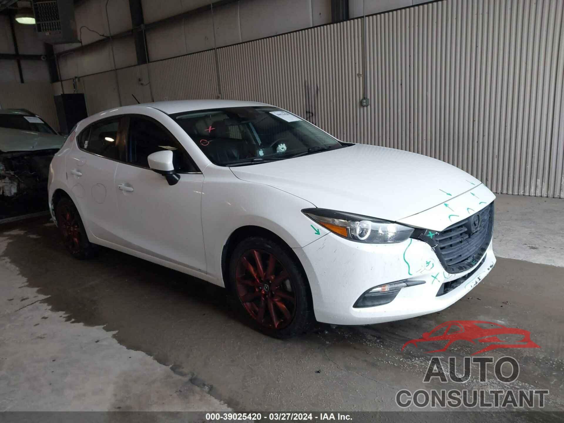 MAZDA MAZDA3 2018 - 3MZBN1L33JM208987