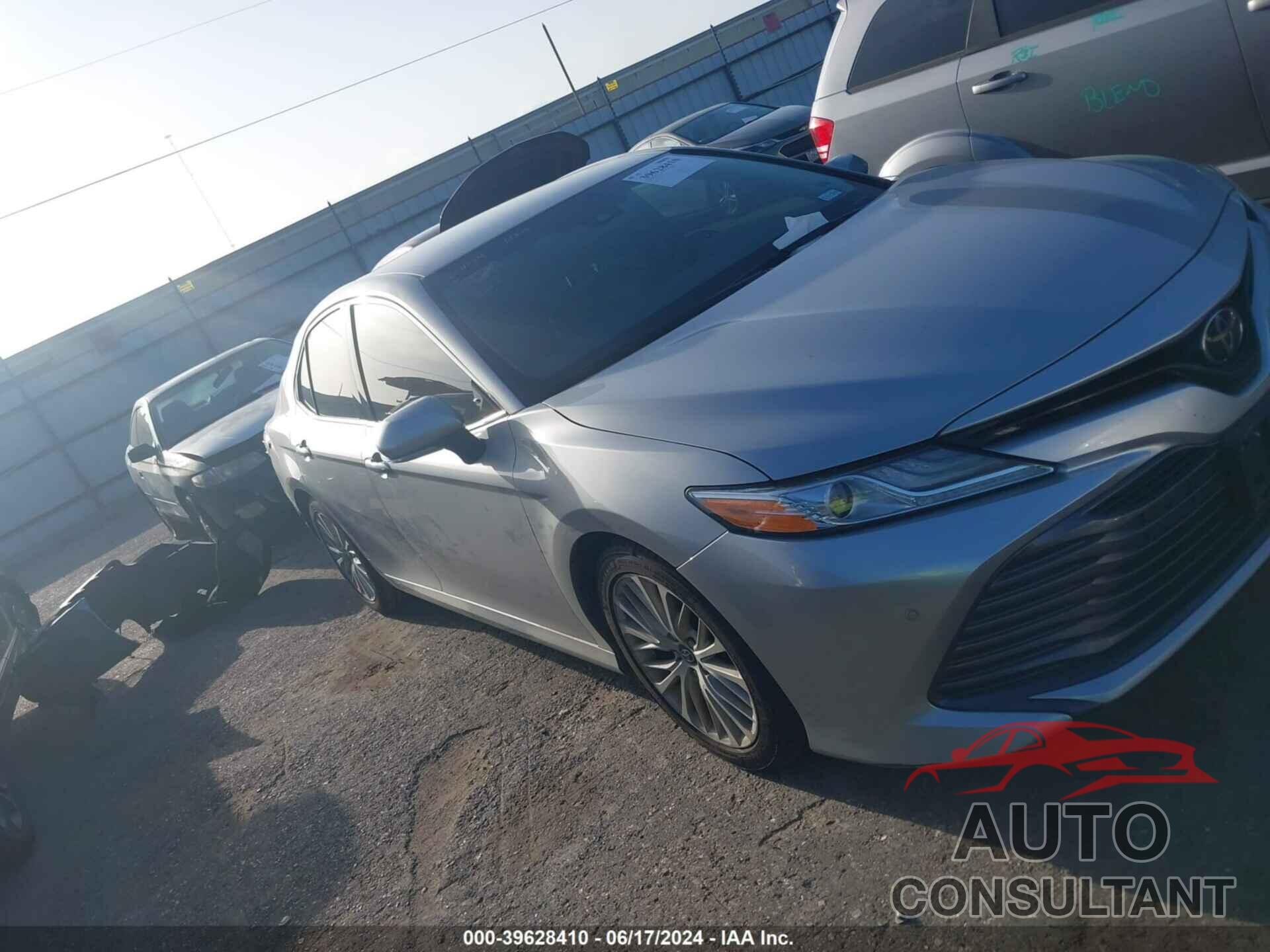 TOYOTA CAMRY 2018 - 4T1B11HK4JU518815