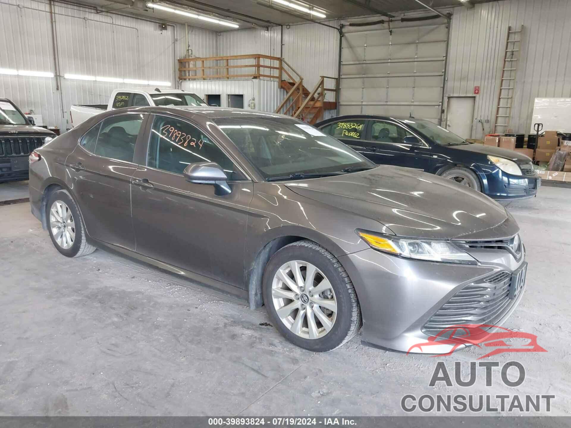 TOYOTA CAMRY 2018 - 4T1B11HKXJU533626