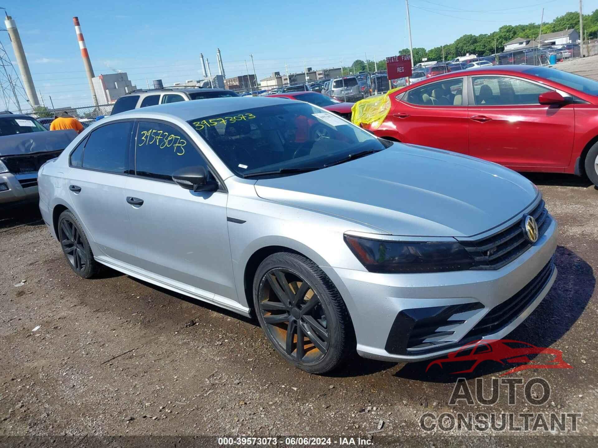 VOLKSWAGEN PASSAT 2018 - 1VWAA7A31JC015588