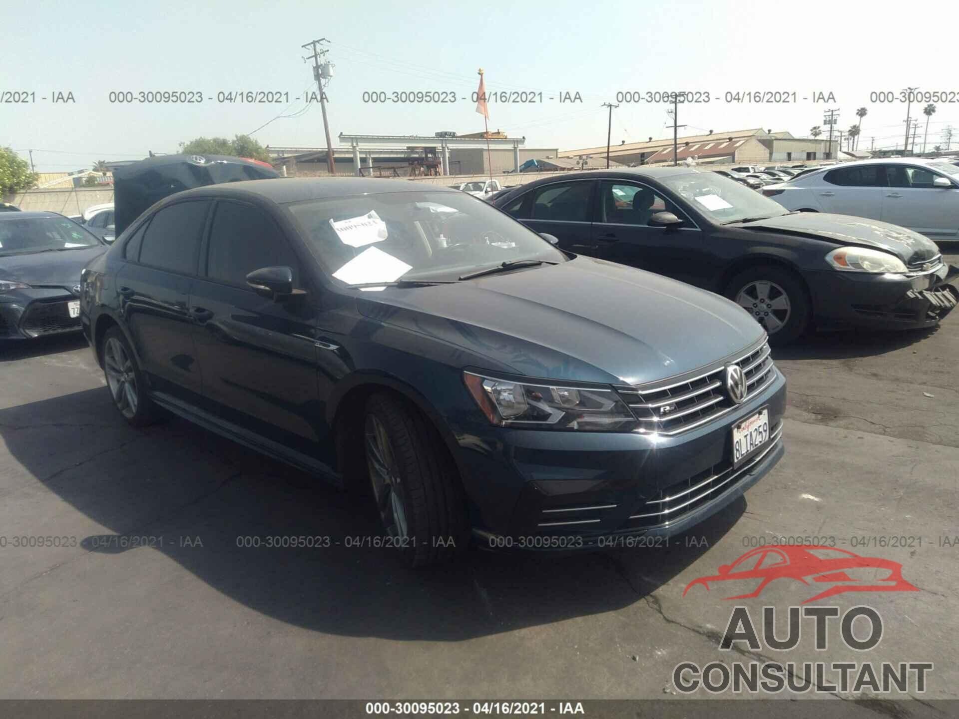 VOLKSWAGEN PASSAT 2018 - 1VWAA7A33JC008786
