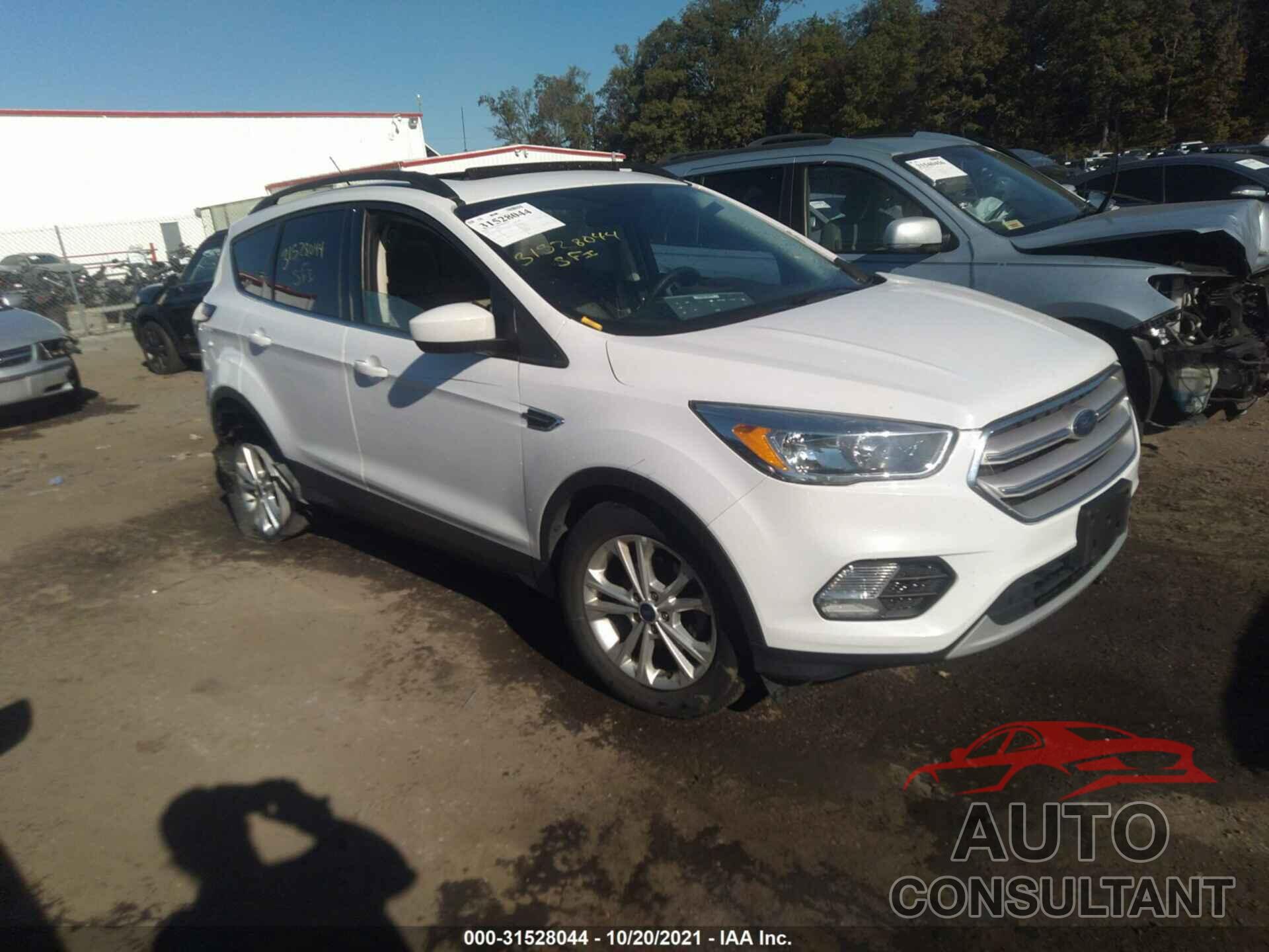 FORD ESCAPE 2018 - 1FMCU0GDXJUB15401
