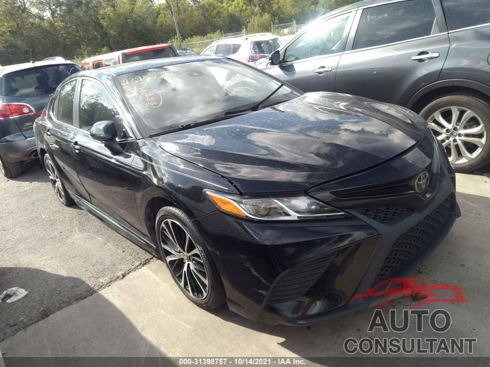 TOYOTA CAMRY 2018 - 4T1B11HK2JU546953