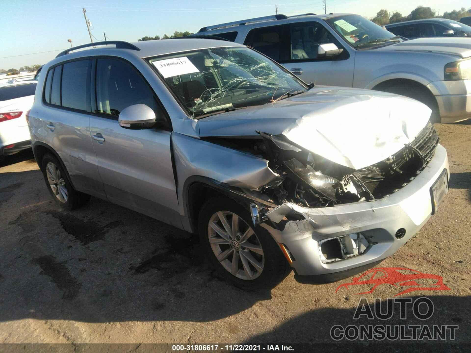 VOLKSWAGEN TIGUAN LIMITED 2018 - WVGAV7AX9JK002535