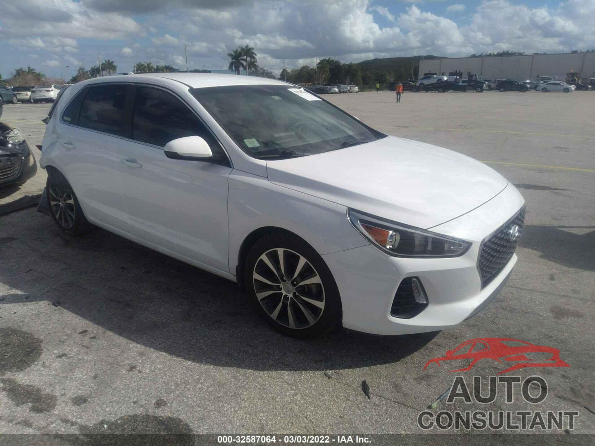 HYUNDAI ELANTRA GT 2018 - KMHH35LE1JU021007