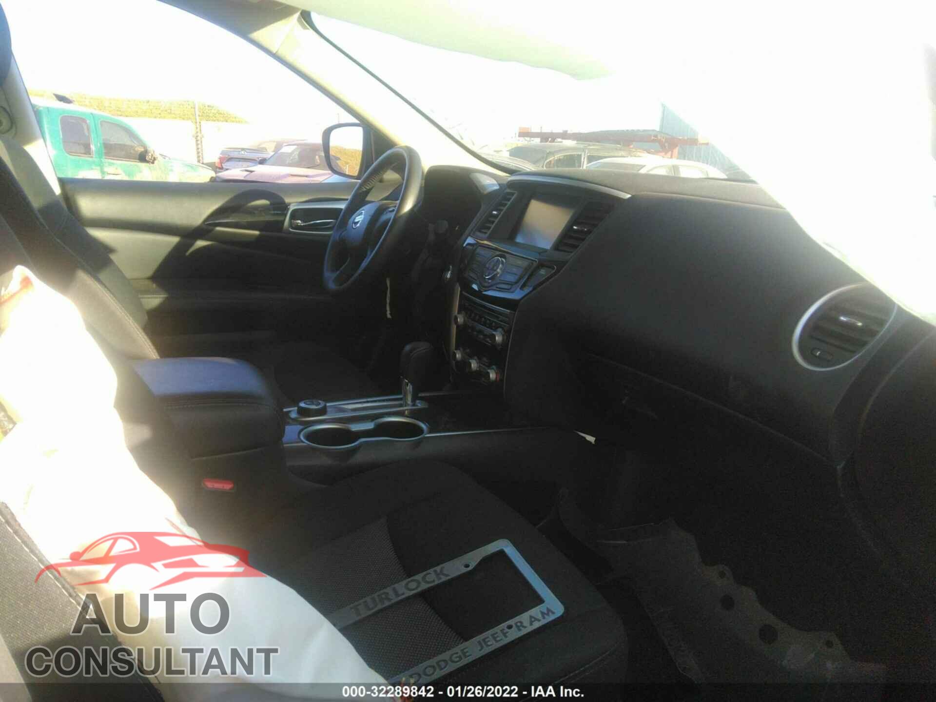 NISSAN PATHFINDER 2018 - 5N1DR2MM8JC611969