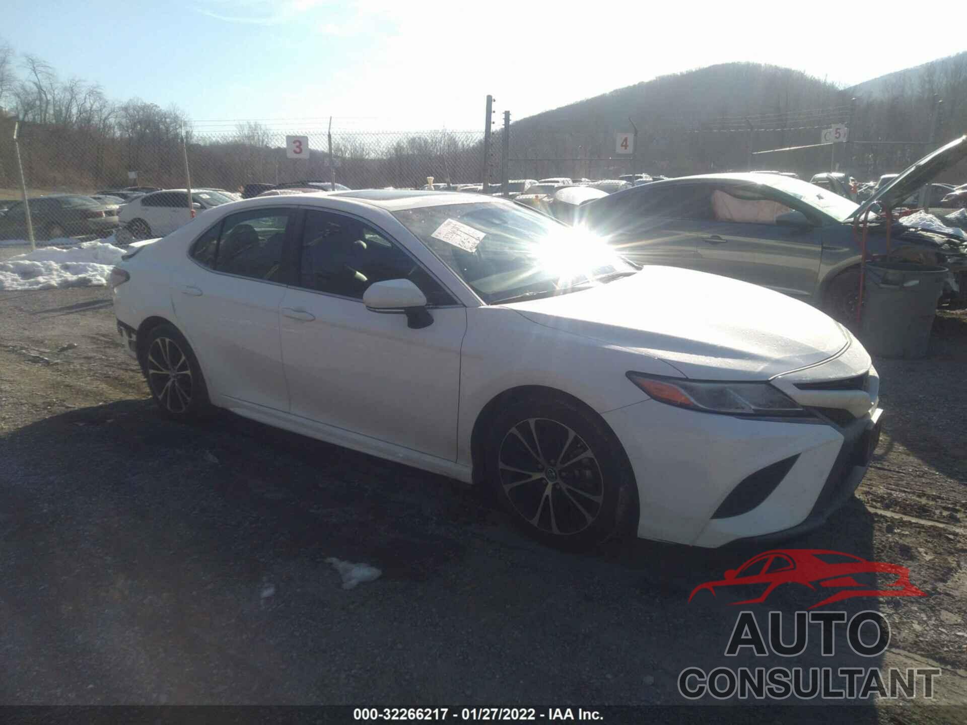 TOYOTA CAMRY 2018 - 4T1B11HK3JU577502