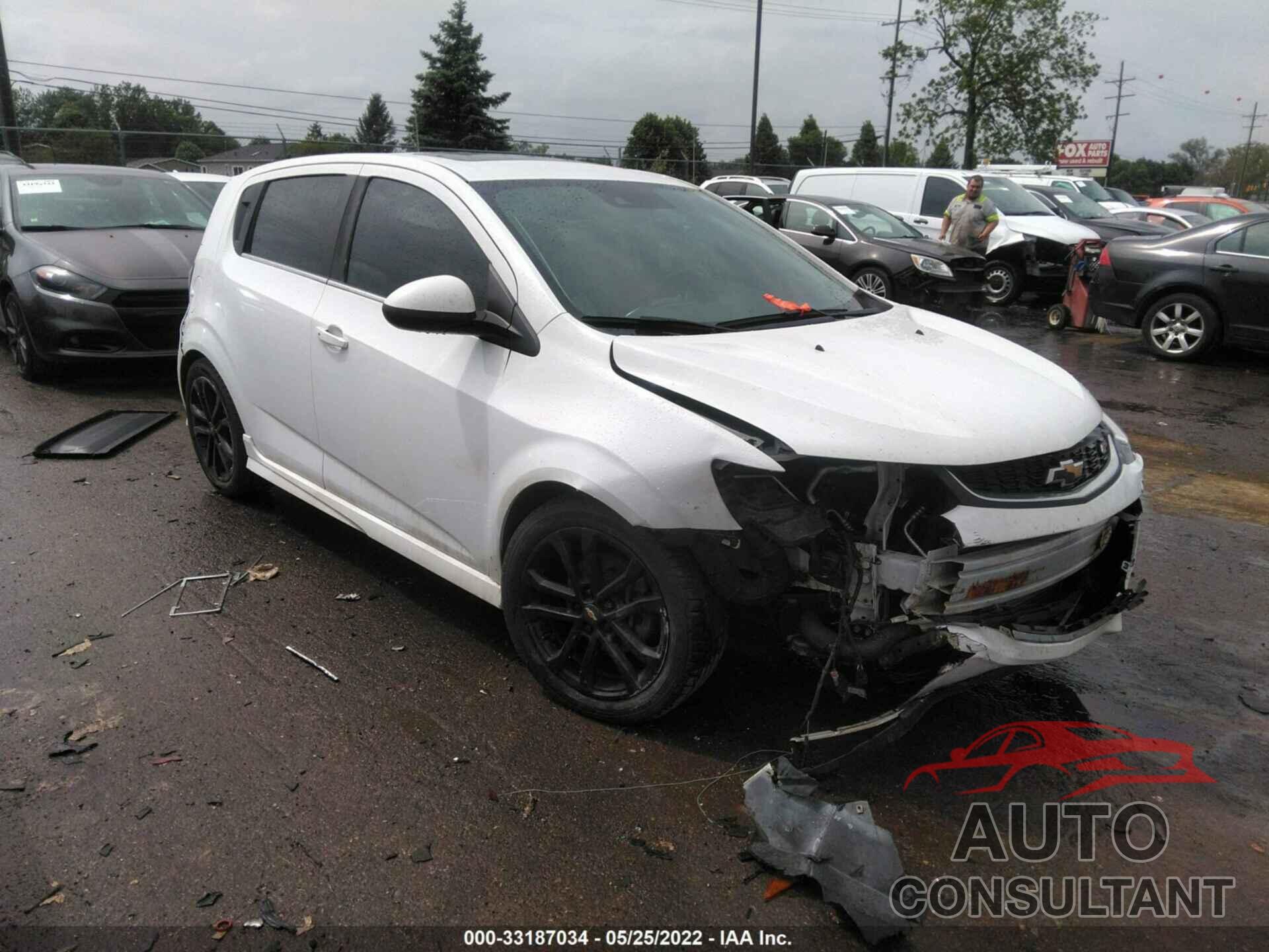 CHEVROLET SONIC 2017 - 1G1JF6SB6H4172583