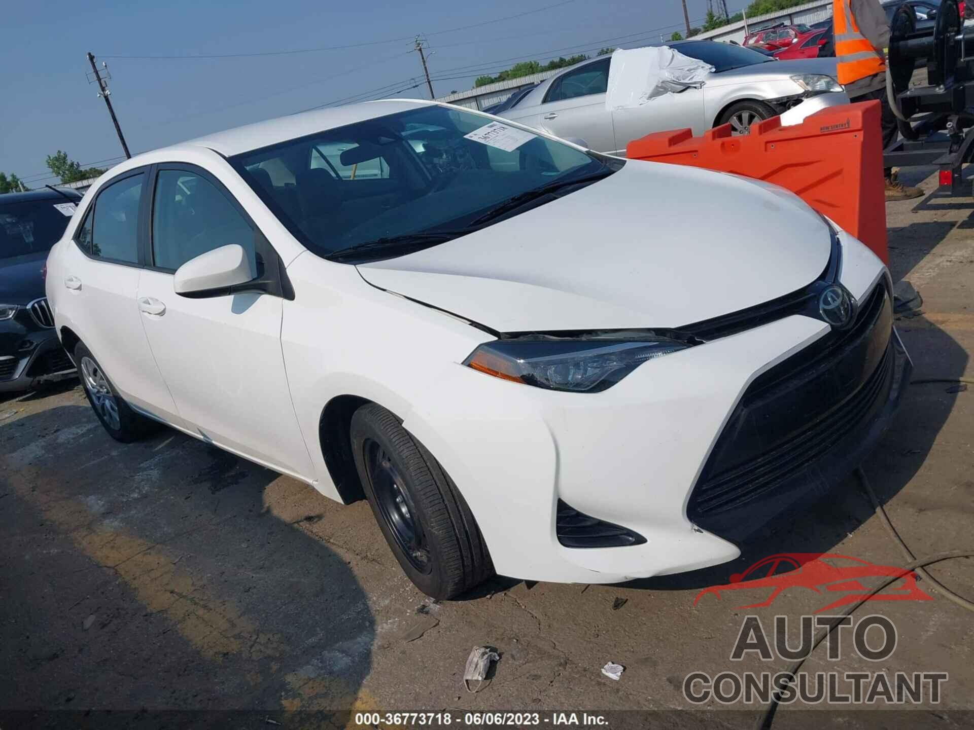 TOYOTA COROLLA 2018 - 5YFBURHE0JP819115