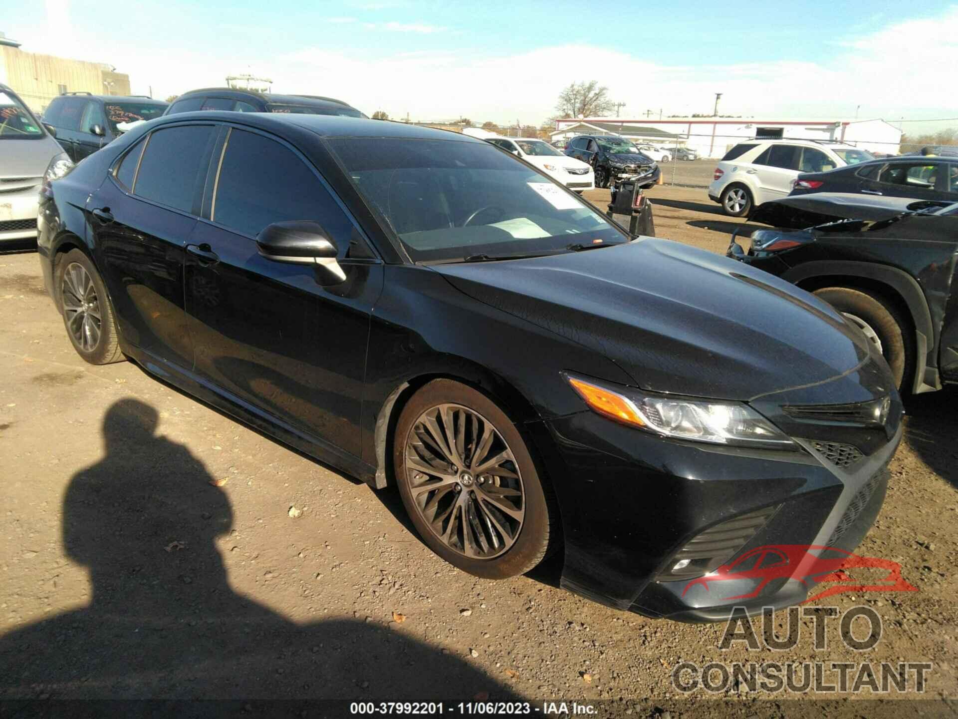 TOYOTA CAMRY 2019 - 4T1B11HK1KU208946