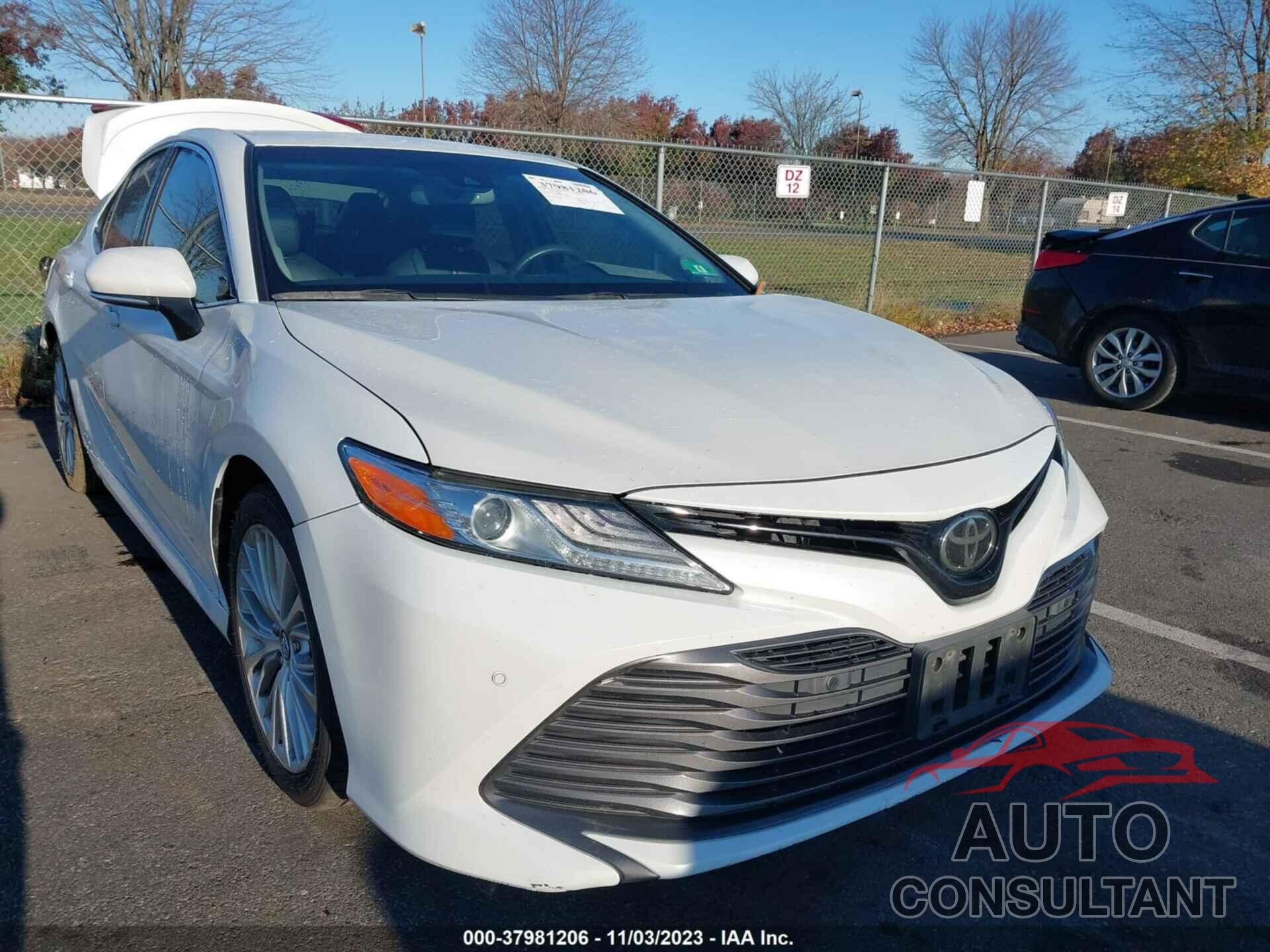TOYOTA CAMRY 2018 - 4T1B11HK8JU053584