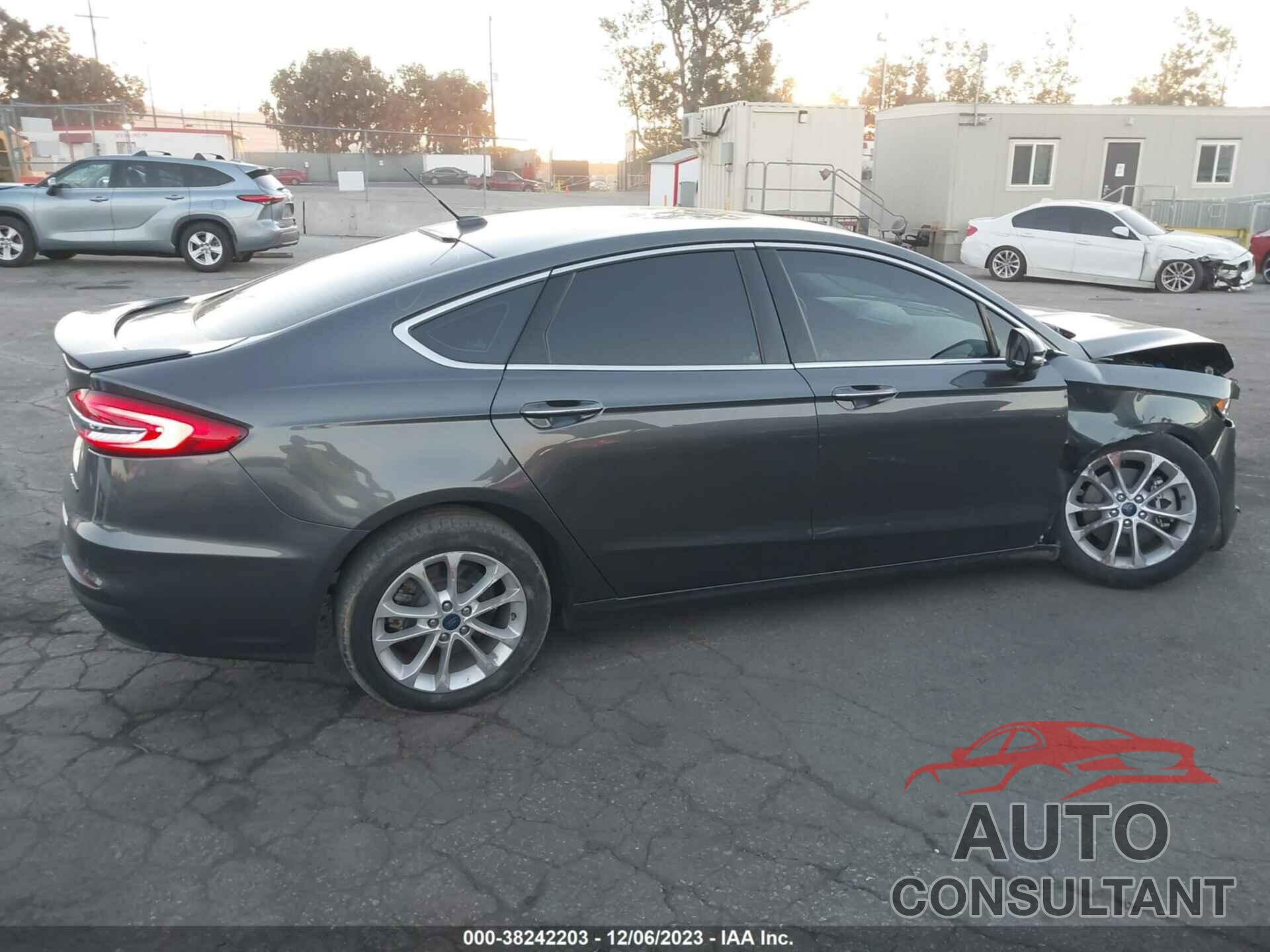 FORD FUSION 2019 - 3FA6P0SU5KR284305