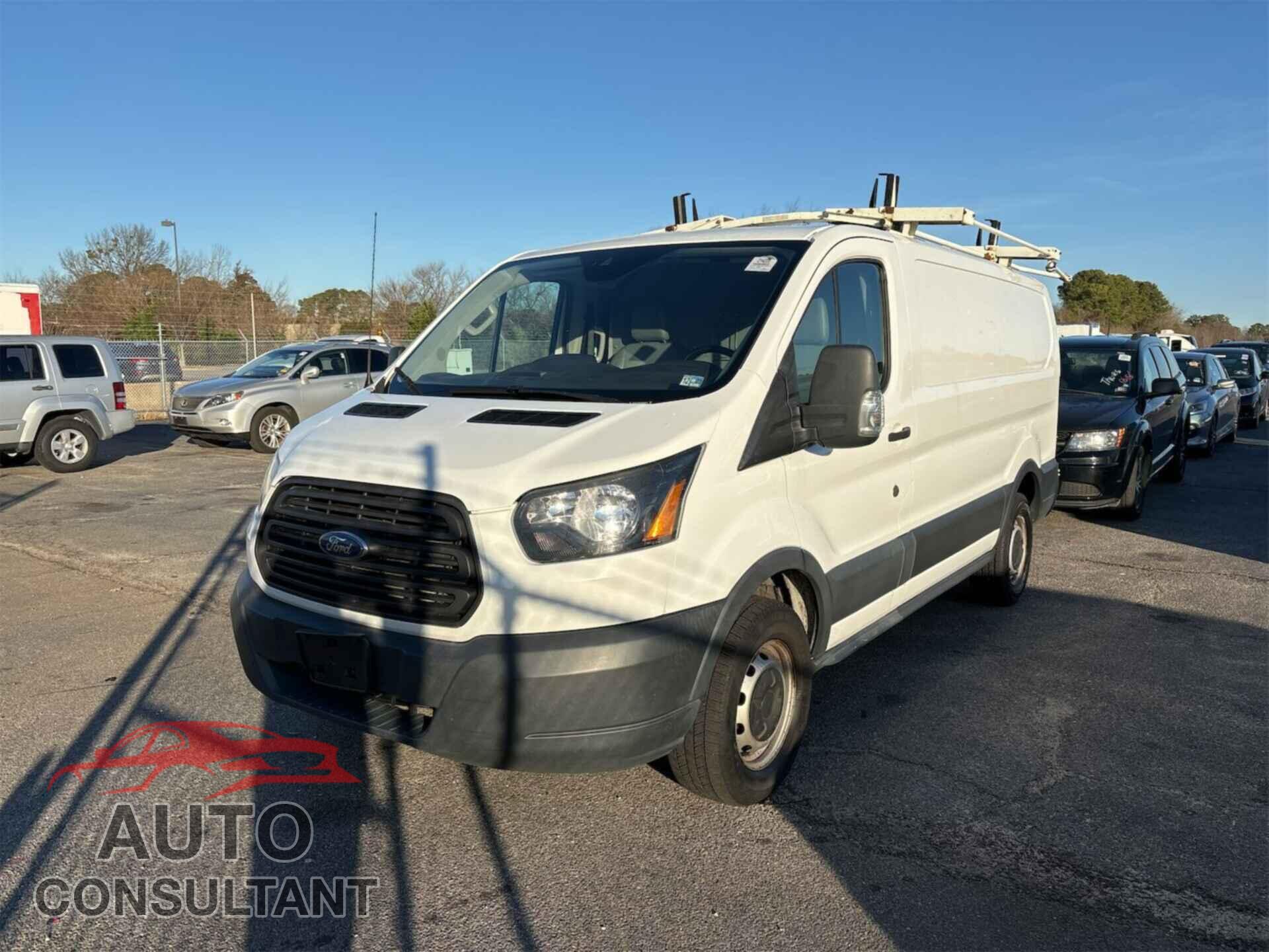 FORD TRANSIT 2017 - 1FTYR1YM4HKB02813