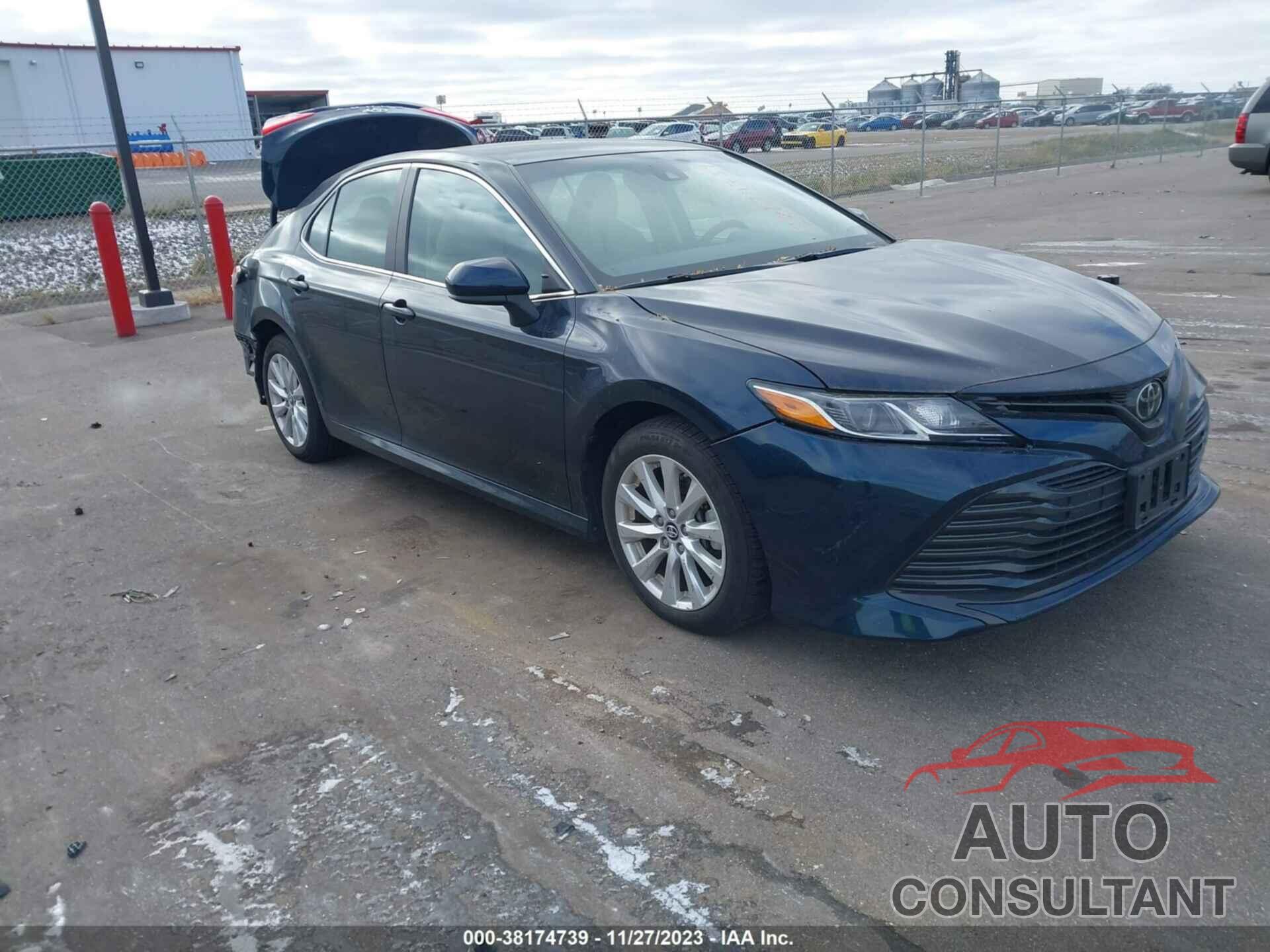 TOYOTA CAMRY 2018 - 4T1B11HK7JU548617