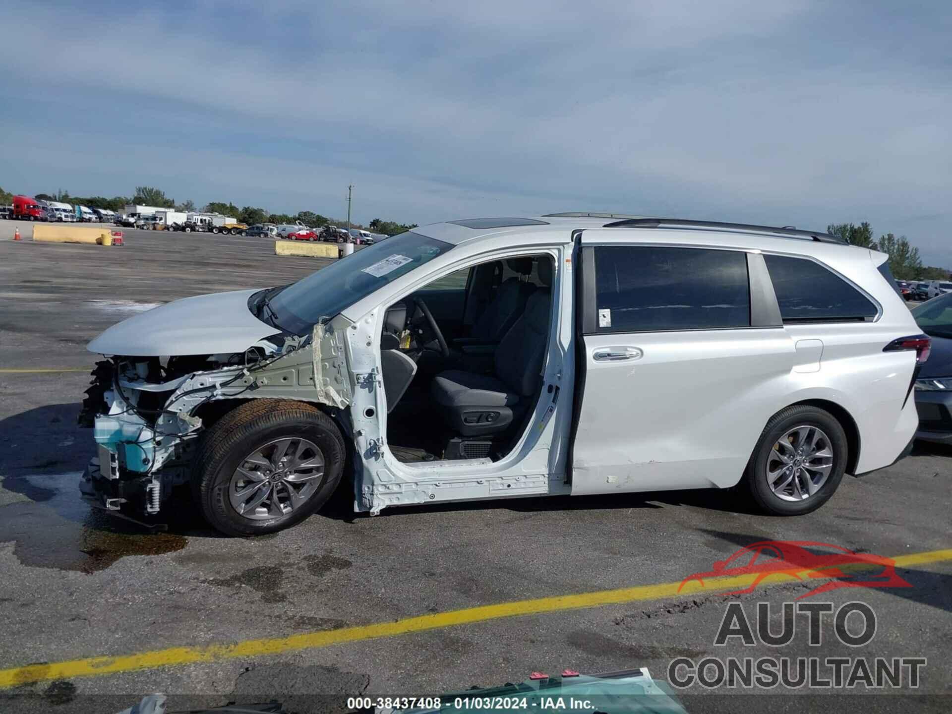 TOYOTA SIENNA 2023 - 5TDYRKEC9PS174471