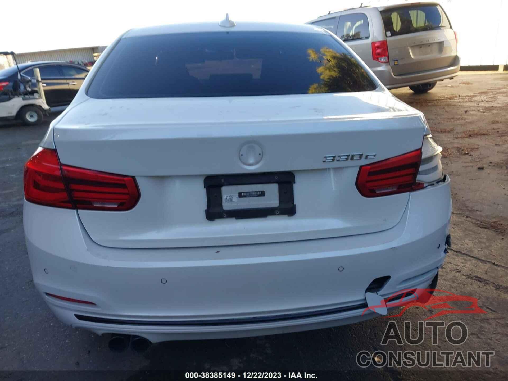 BMW 3 SERIES 2017 - WBA8E1C32HA030037