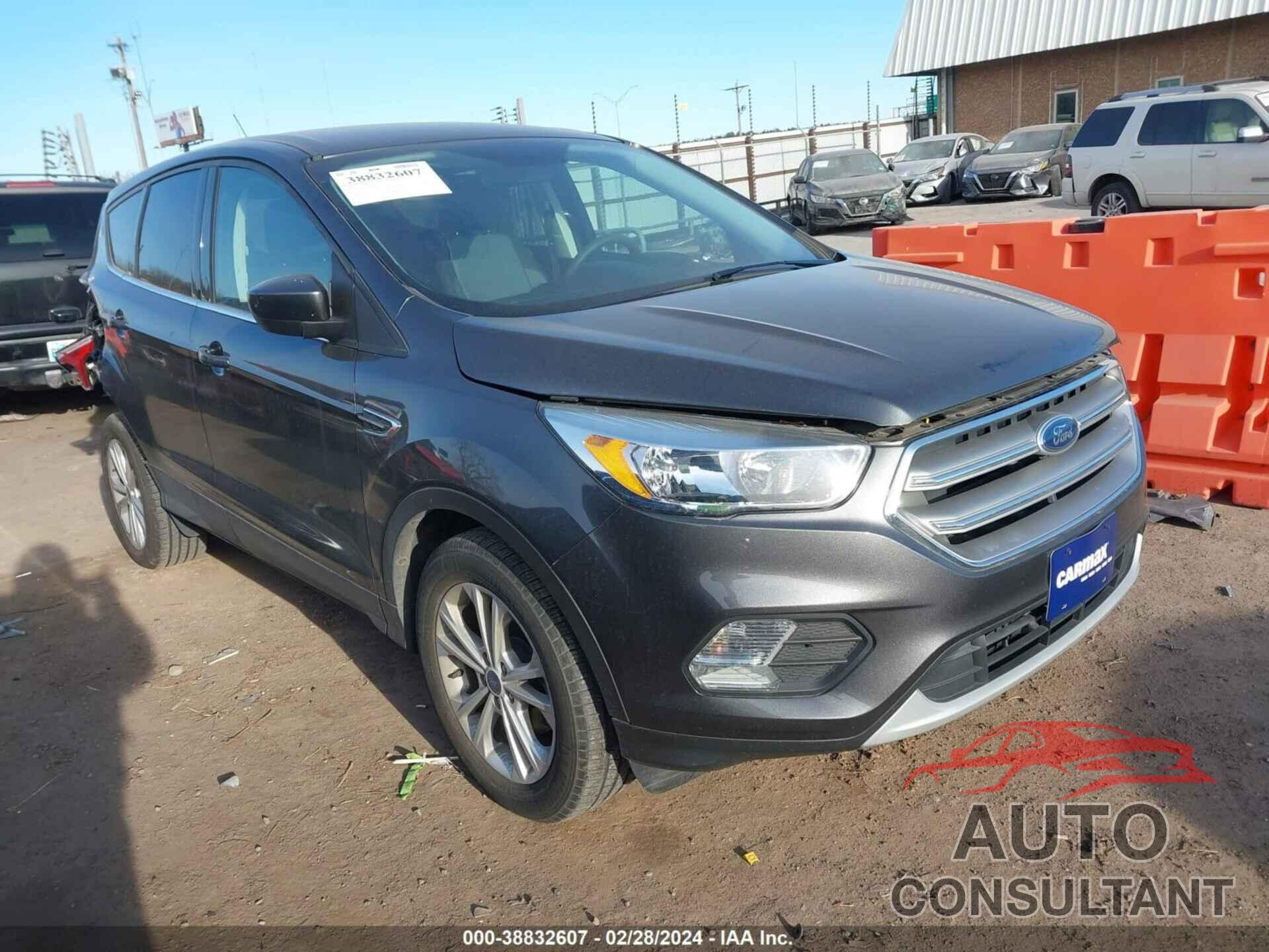 FORD ESCAPE 2017 - 1FMCU0GD4HUC26858