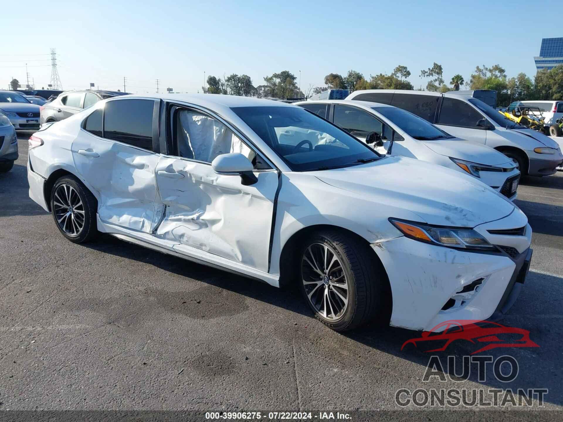 TOYOTA CAMRY 2018 - 4T1B11HK8JU647768