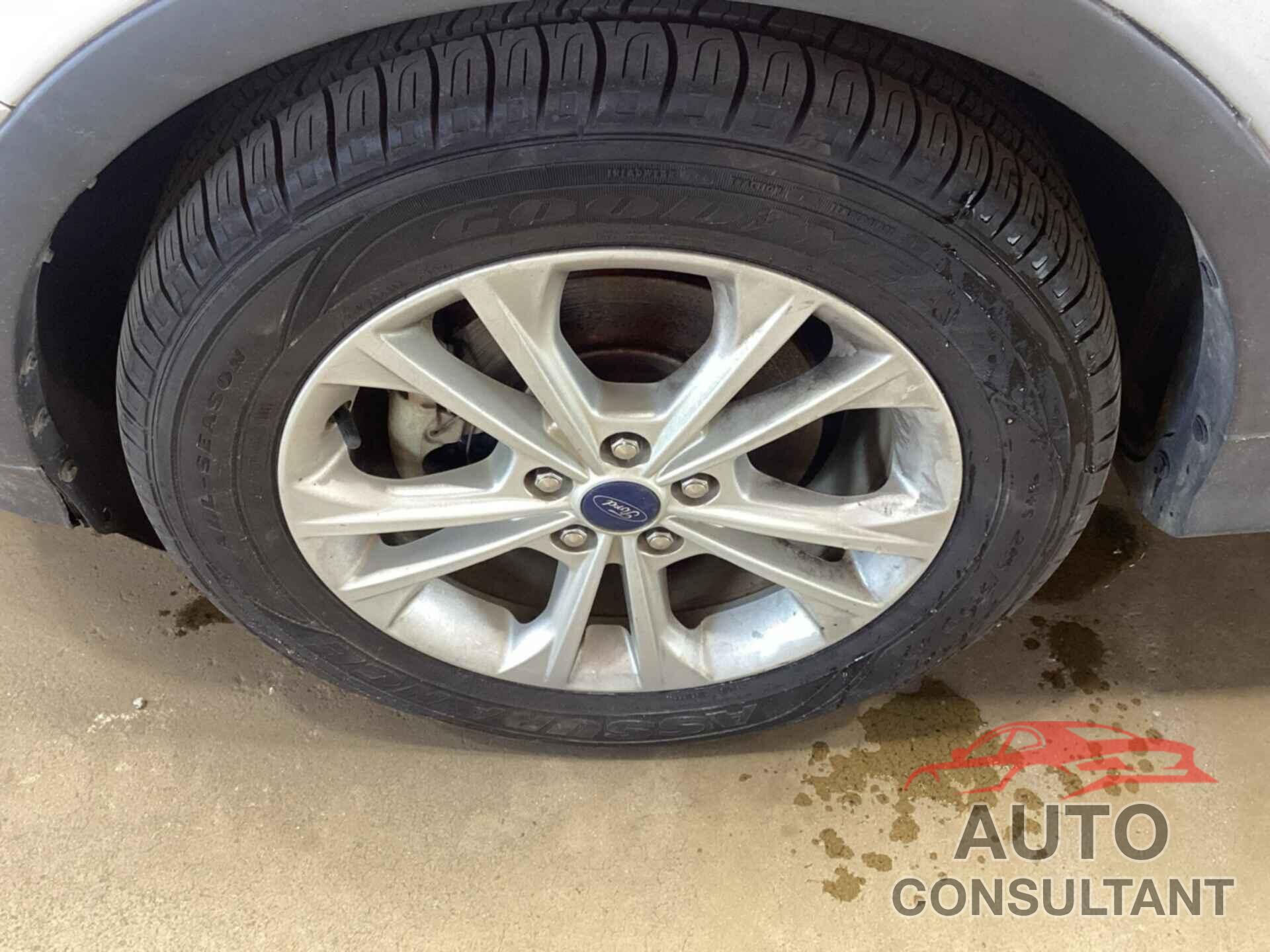FORD ESCAPE 2017 - 1FMCU0GDXHUC18389