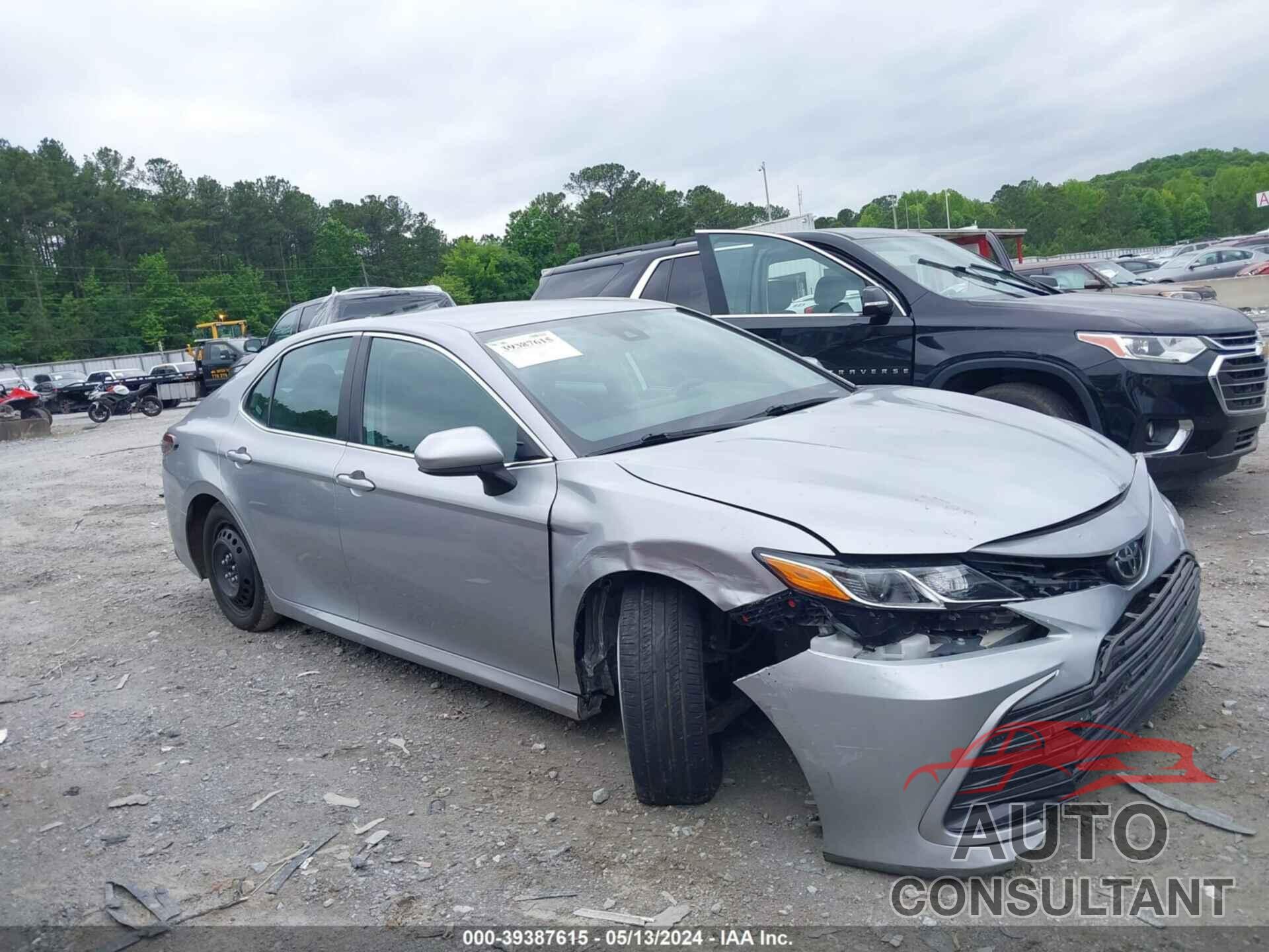 TOYOTA CAMRY 2022 - 4T1C11AK5NU661597